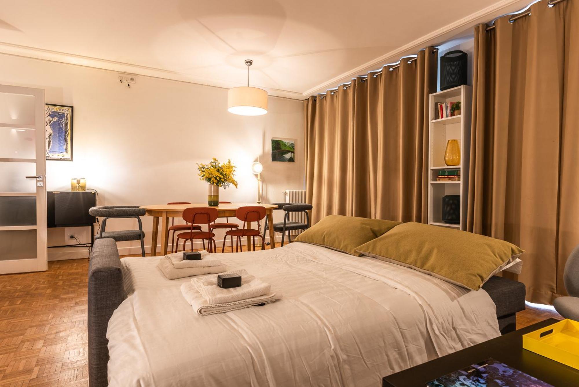 Apartment Luxury Flat For 6 People With Balcony - Near Metro