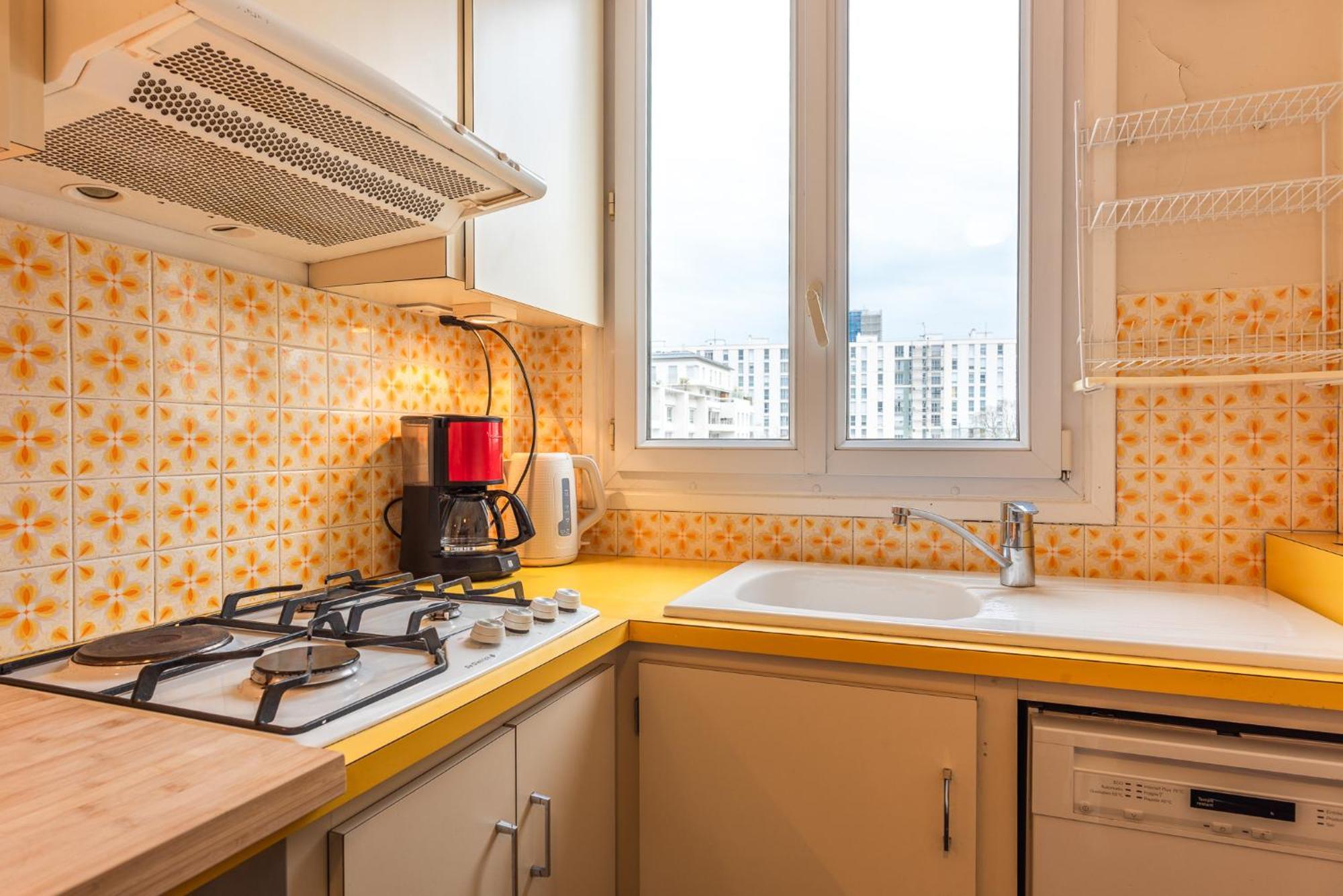 Luxury Flat For 6 People With Balcony - Near Metro *