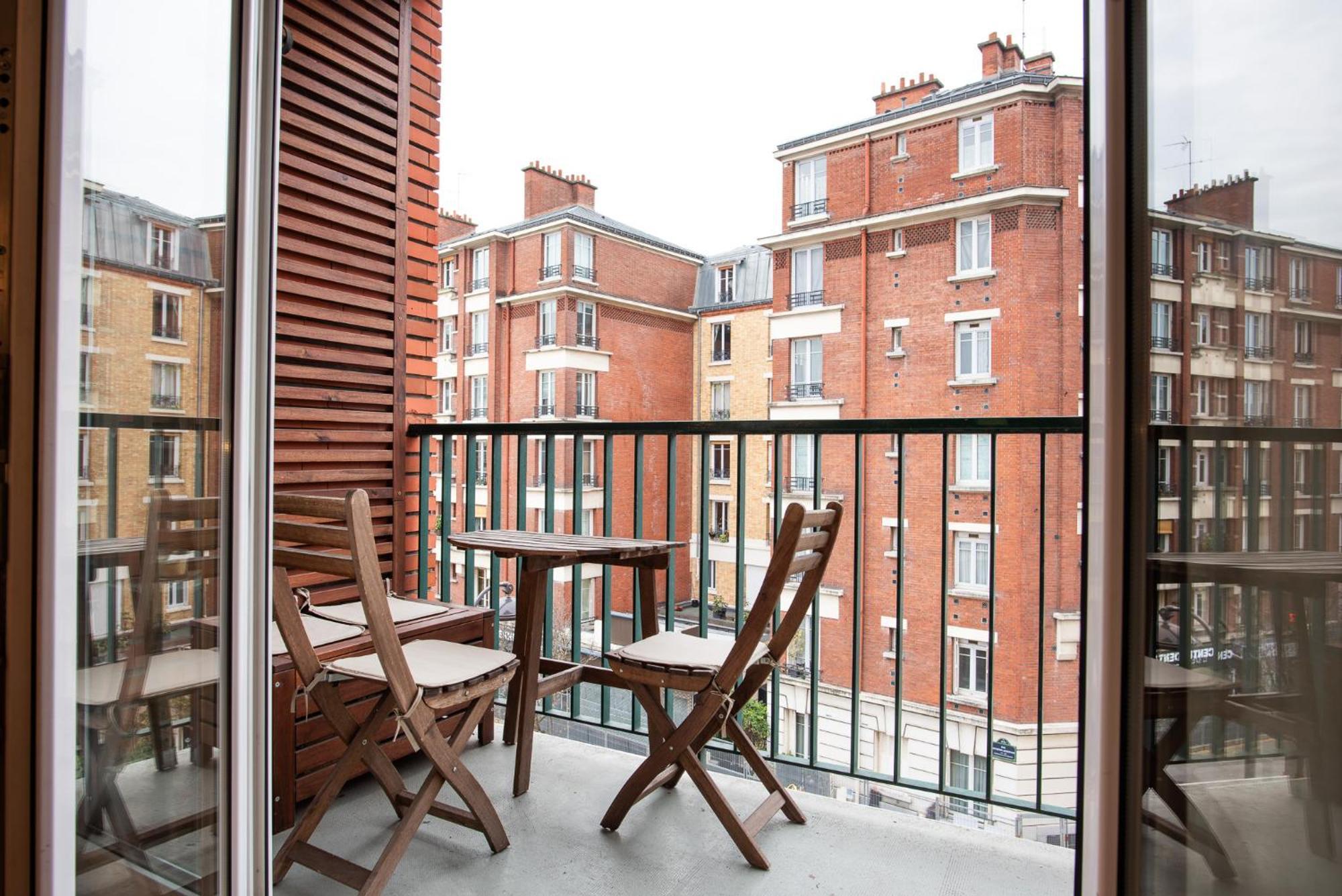 Luxury Flat For 6 People With Balcony - Near Metro