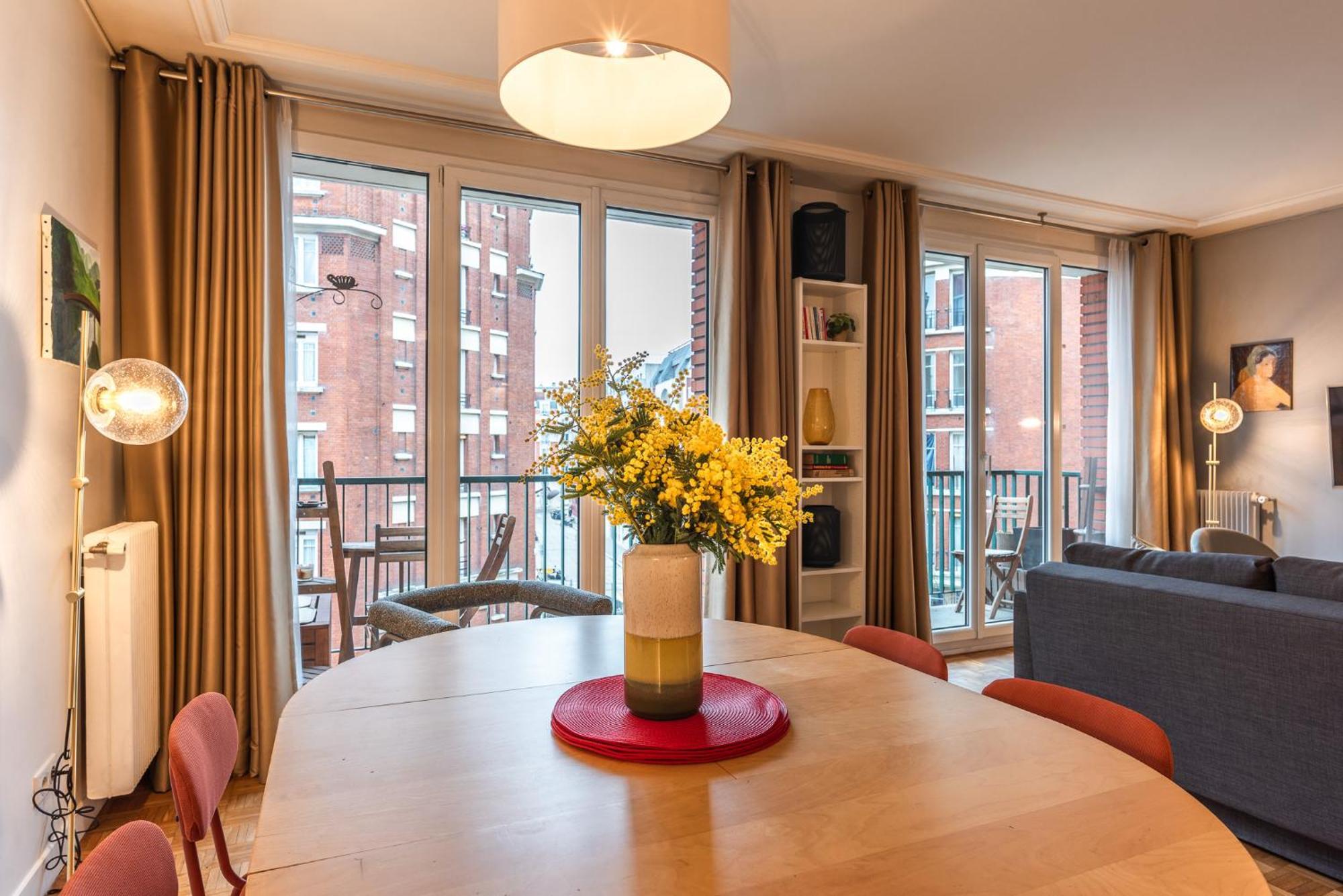 Apartment Luxury Flat For 6 People With Balcony - Near Metro