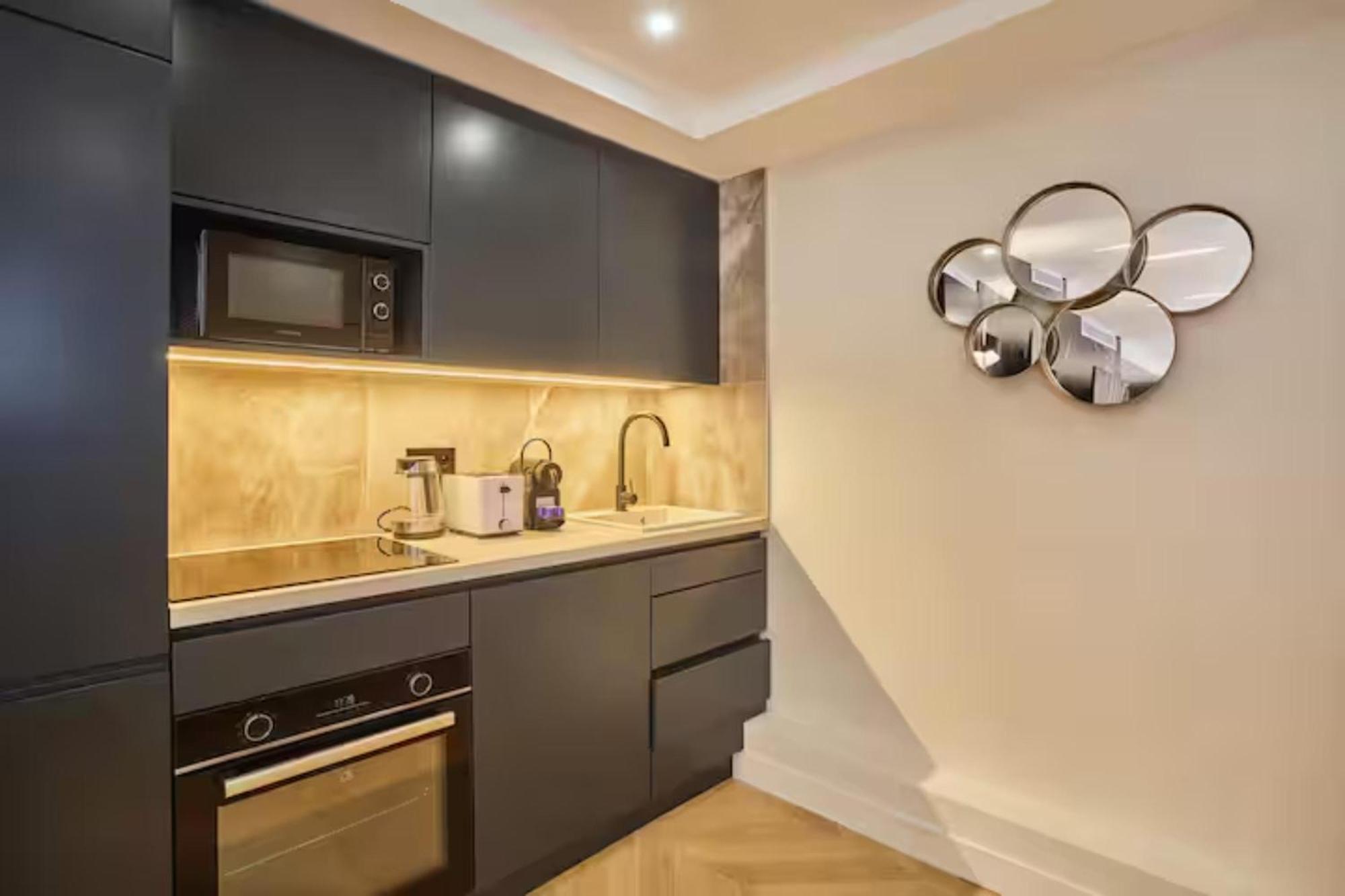 Apartment Ac Champs De Mars Eiffel Tower By Prestige