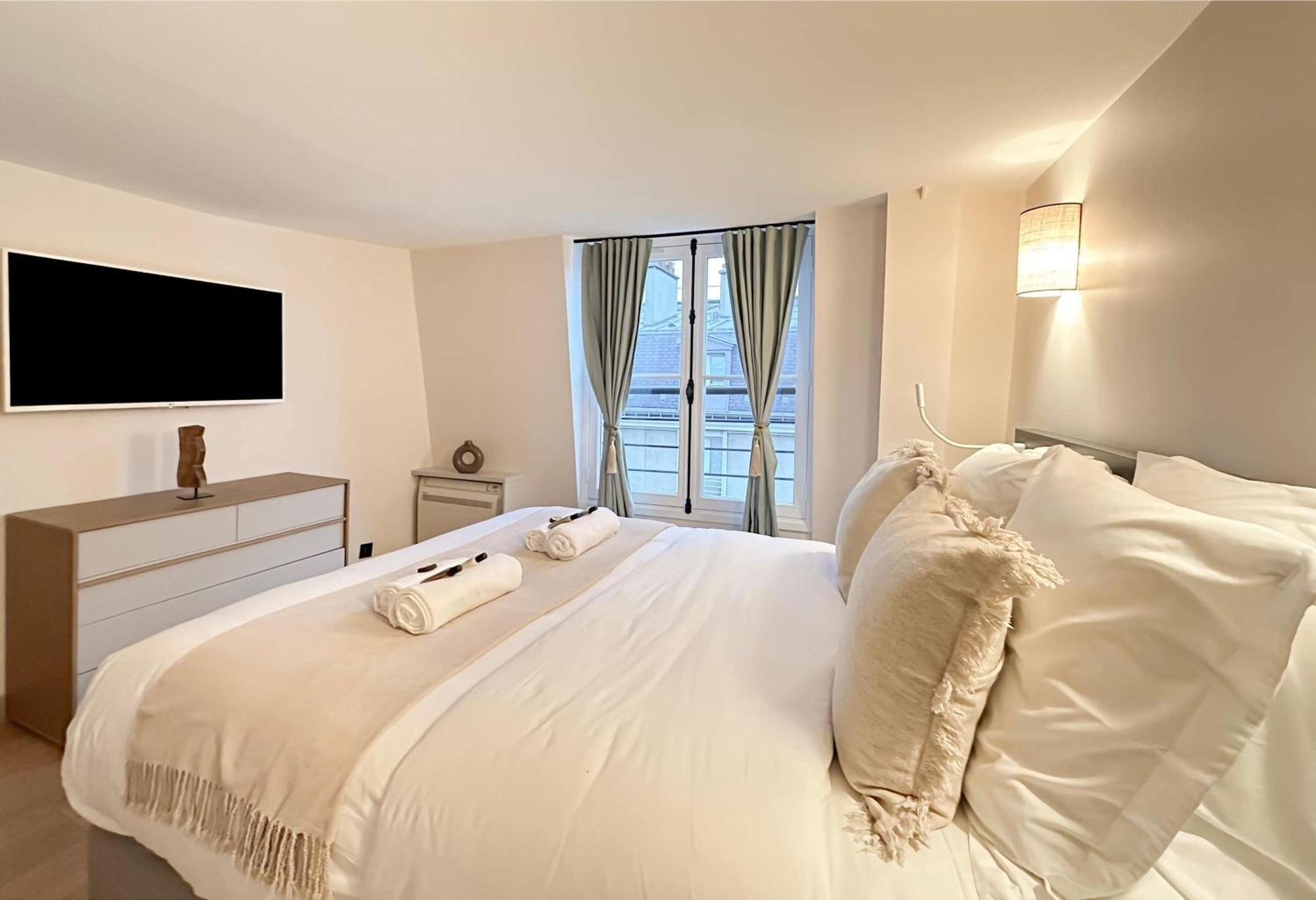 Luxurious Family Near Luxembourg Apartment *