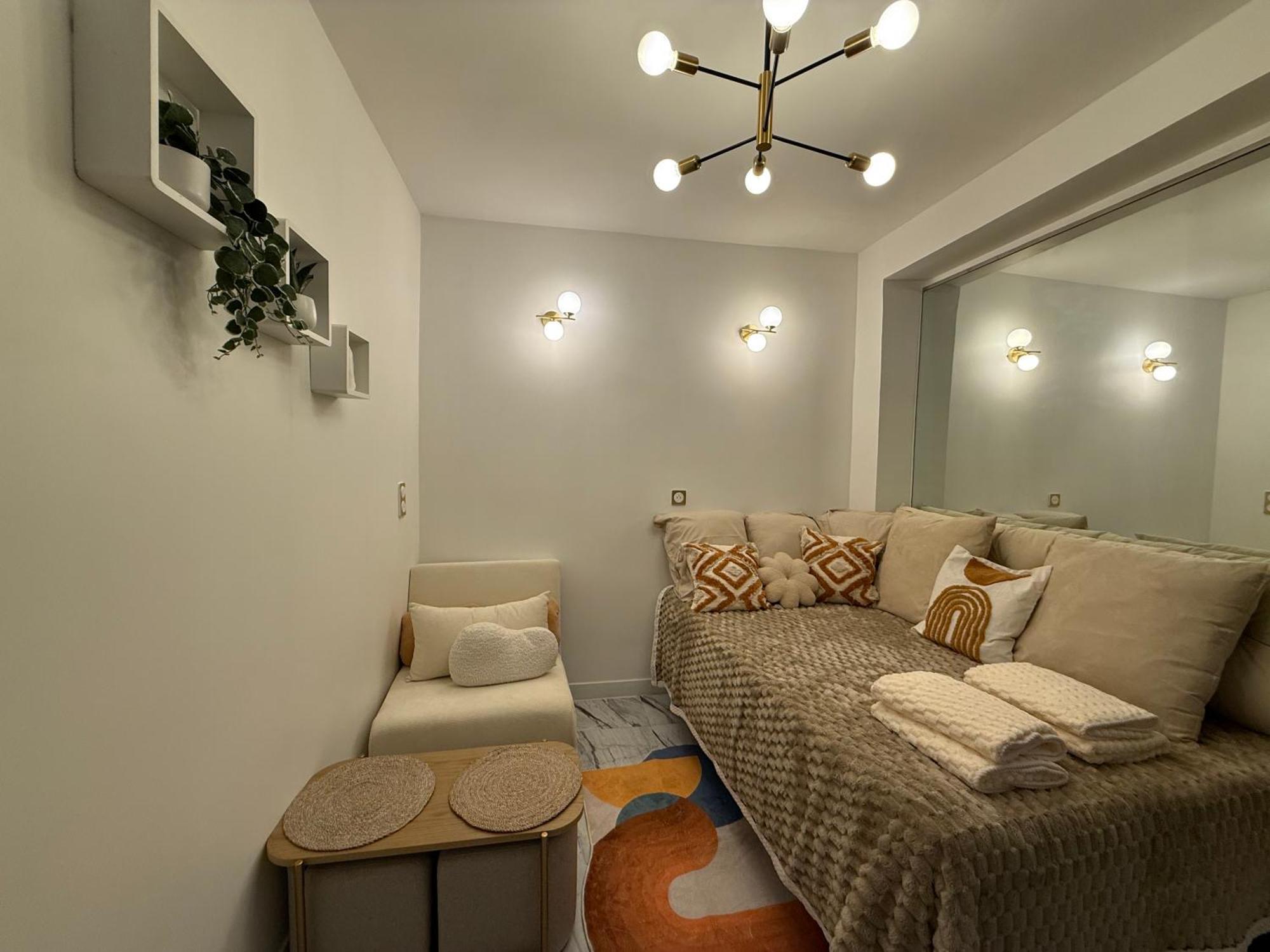Charming Getaway In Le Marais - Oberkampf Working & Living Apartment Paris