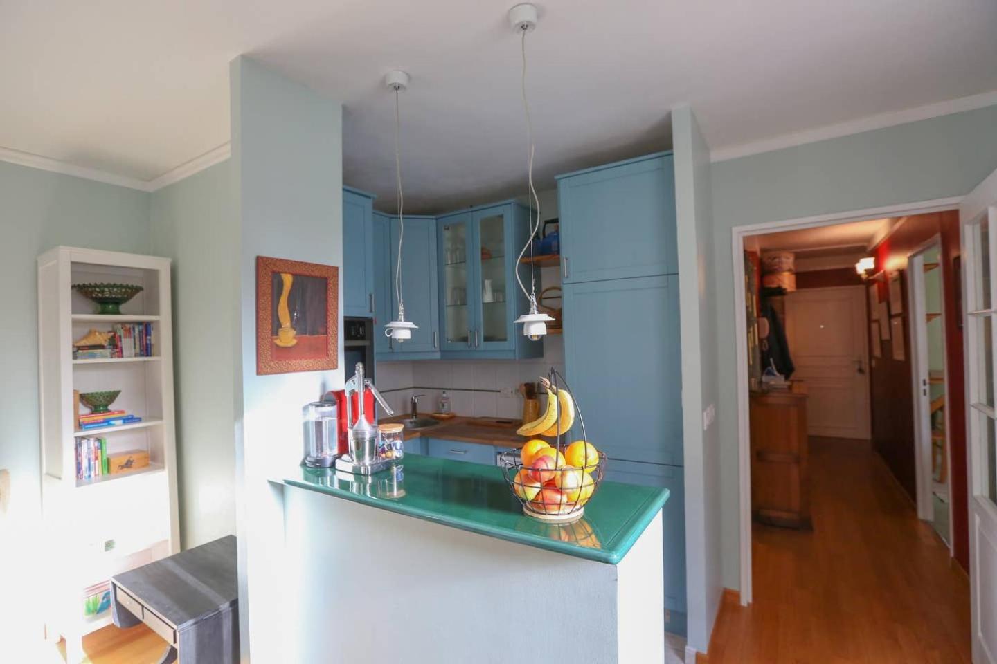 Bright Pied-a-terre Eiffel Tower 4 People