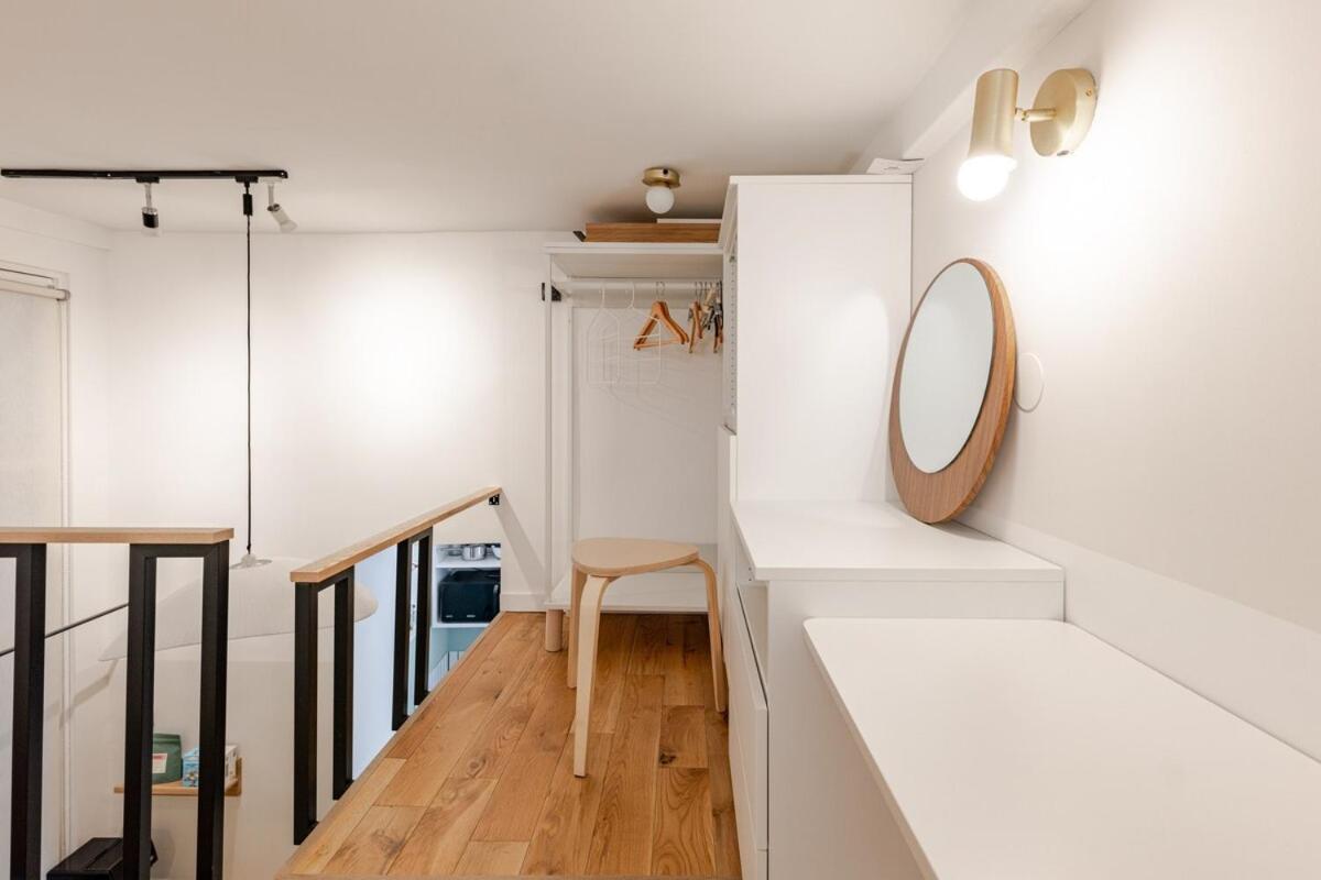 Stylish Duplex In Vibrant Center Apartment *