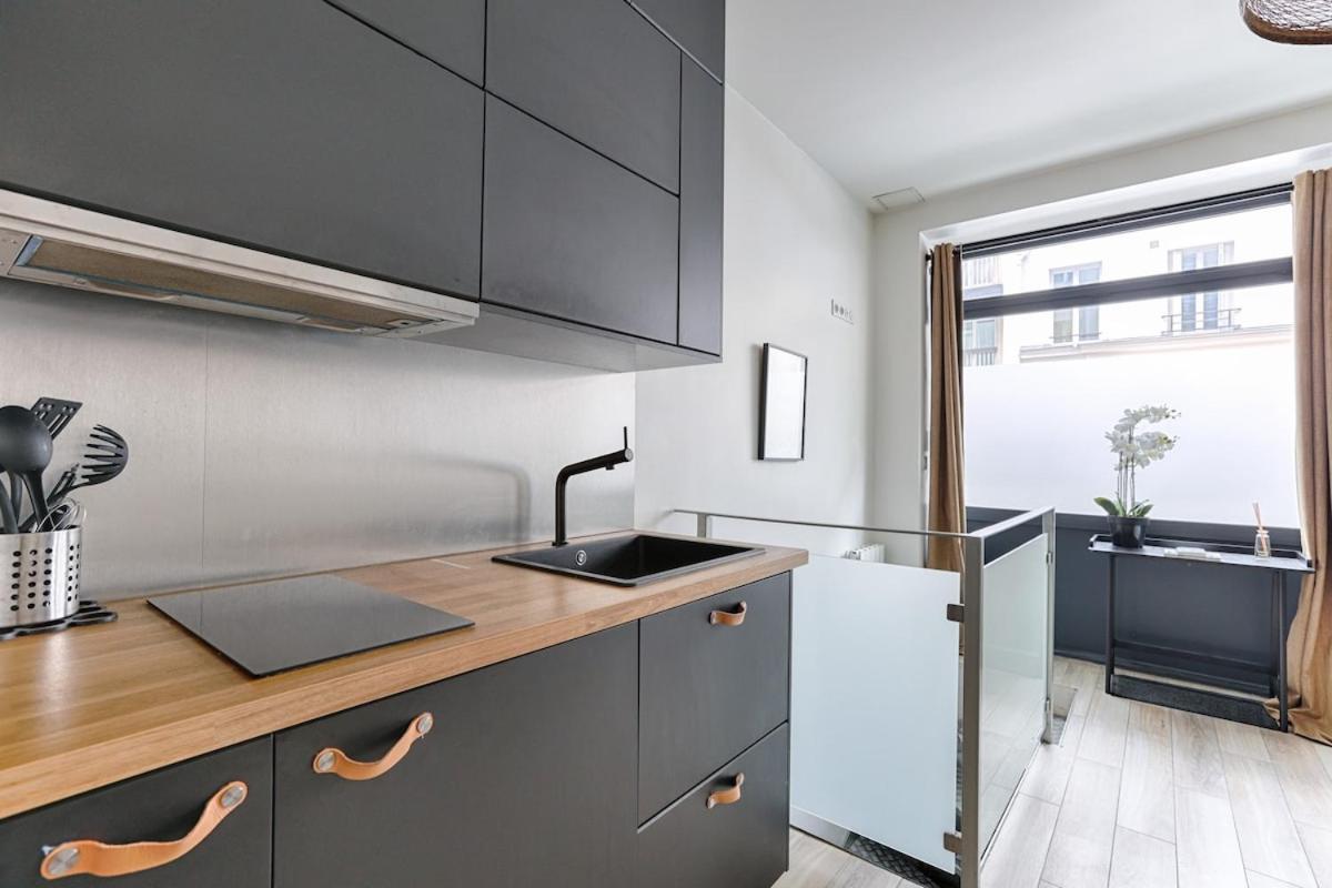 Apartment Montmartre Sacre Coeur Superb Duplex *