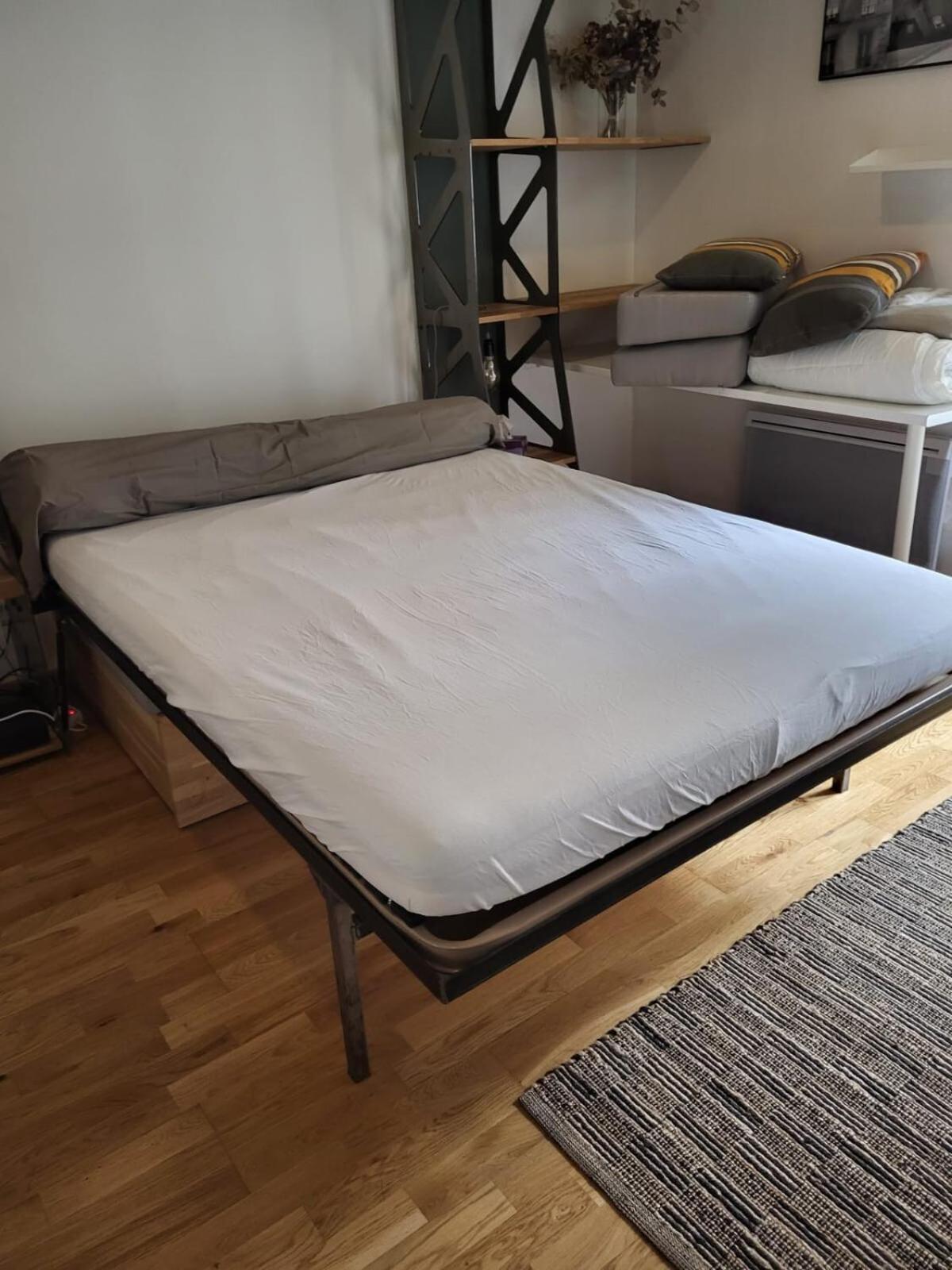 Lovely 5 Mn Walk To Laumiere Metro Station Apartment