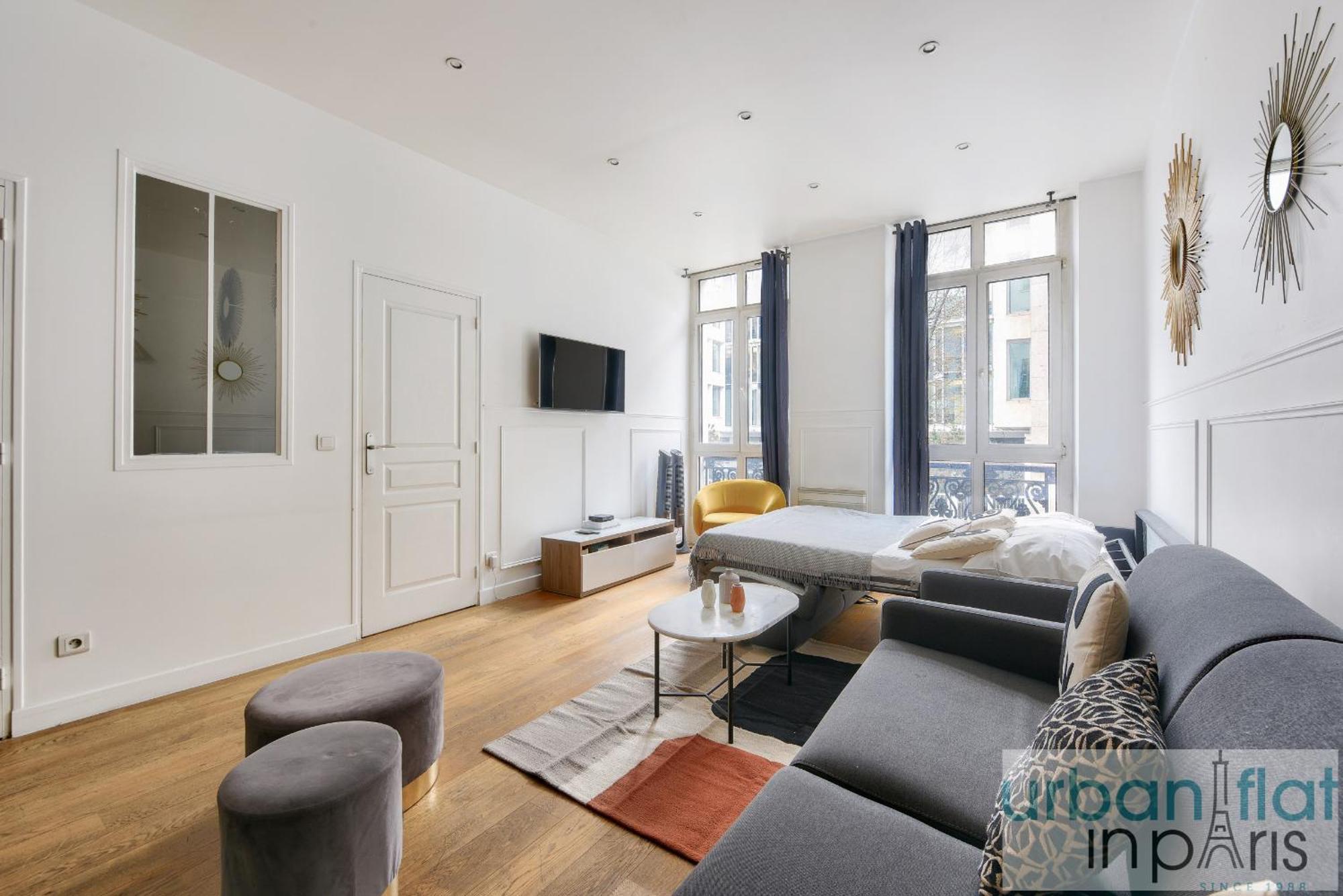 Urban Flat 34 - Beautiful 3 Bedroom Louvre Apartment