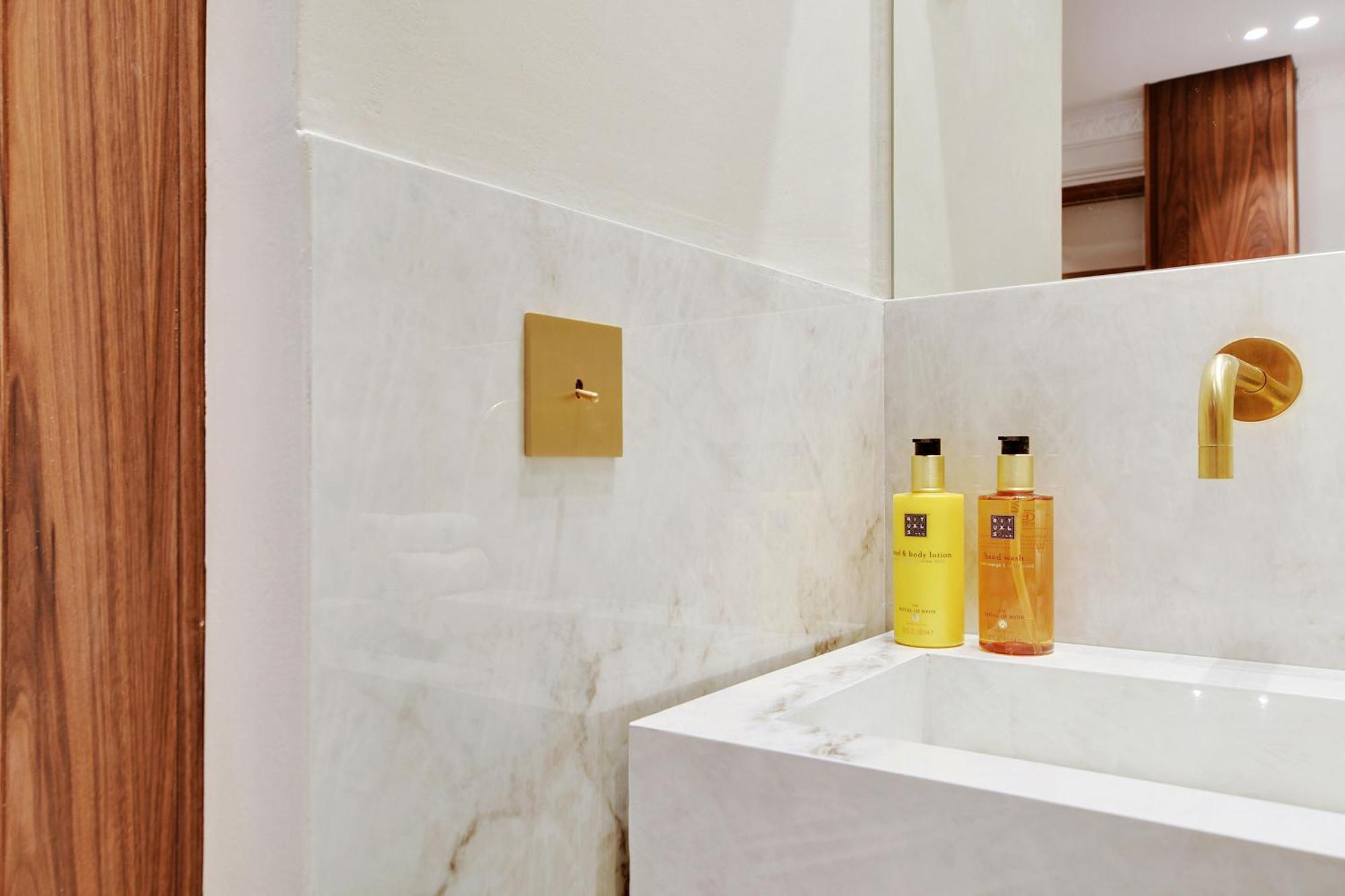 Maison Galante's With Services In La Madeleine - Opera * Paris