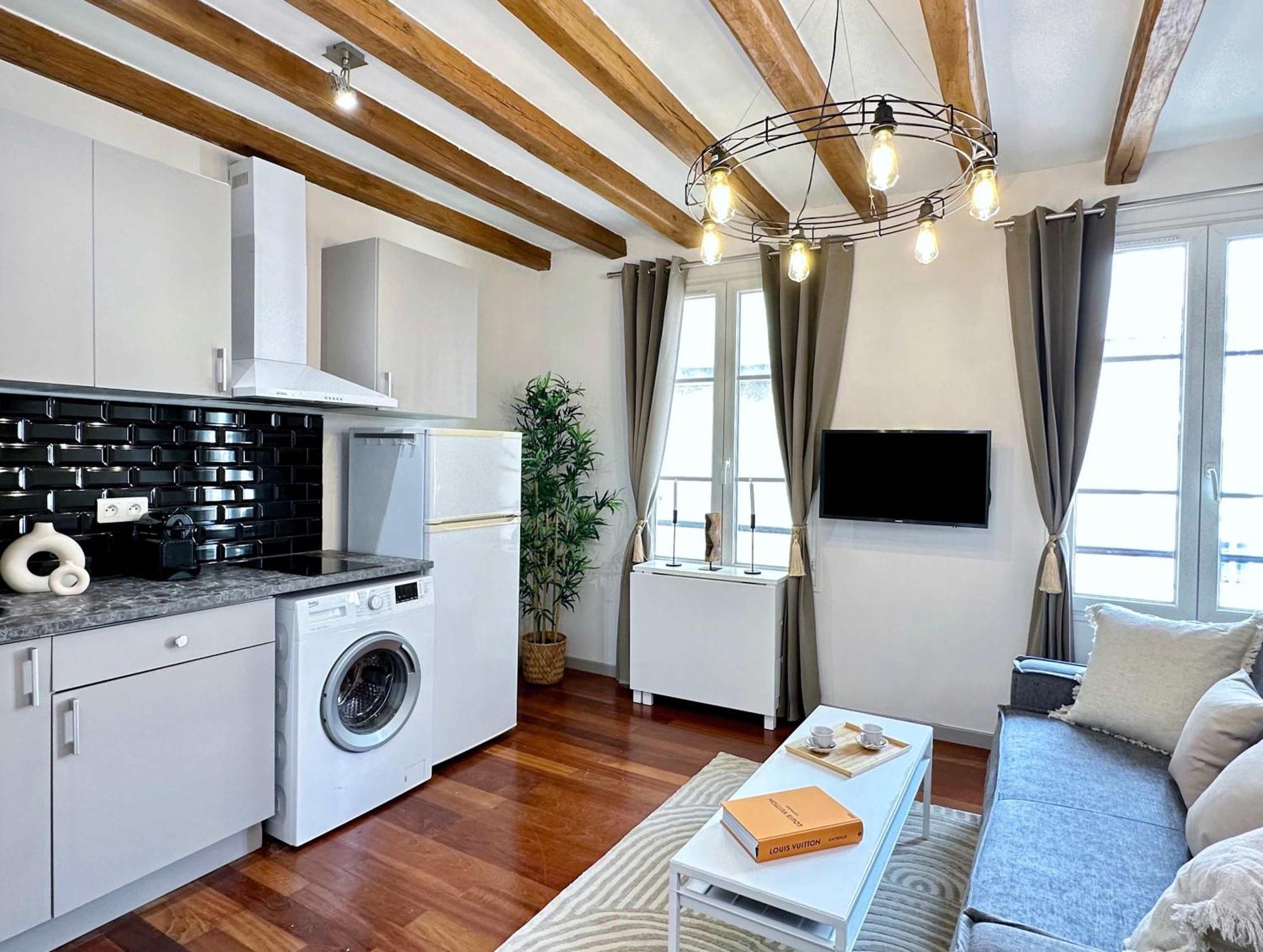 Apartment Eiffel Tower Gem Stylish & Unique