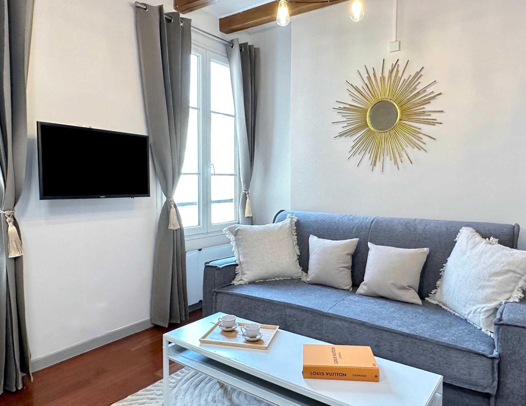 Apartment Eiffel Tower Gem Stylish & Unique