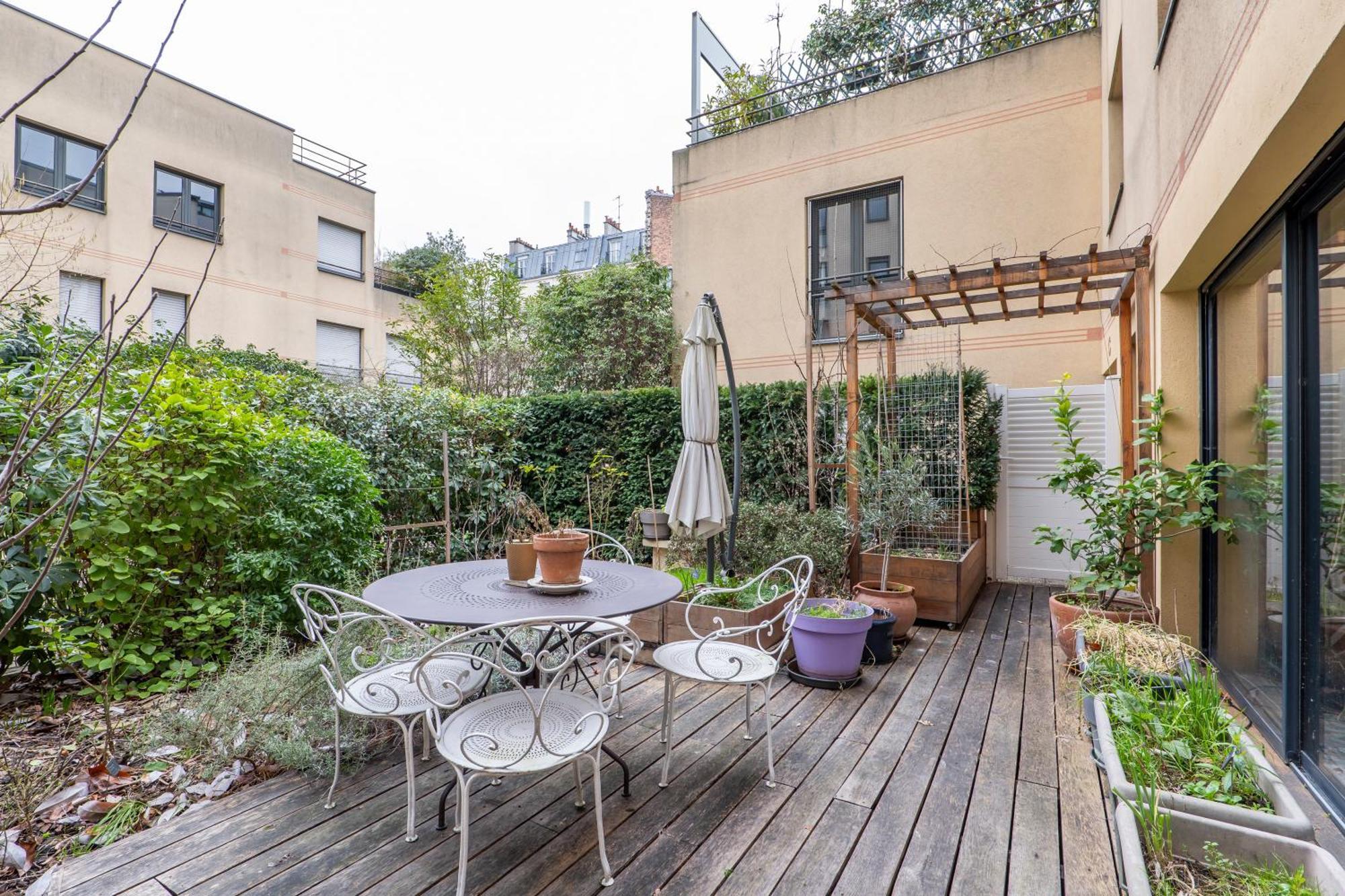 Veeve - Wooden Warmth Paris