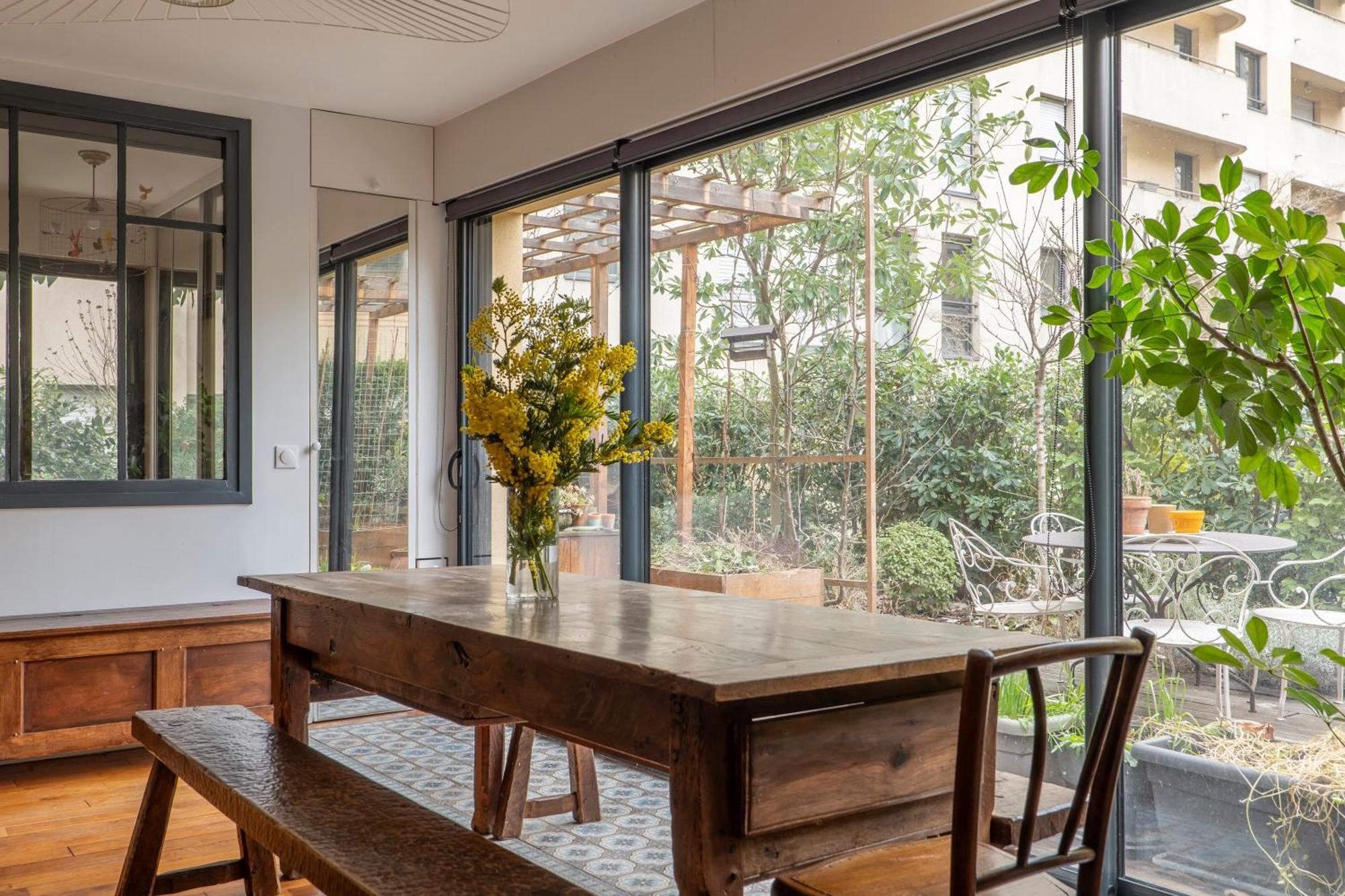 Veeve - Wooden Warmth Apartment *