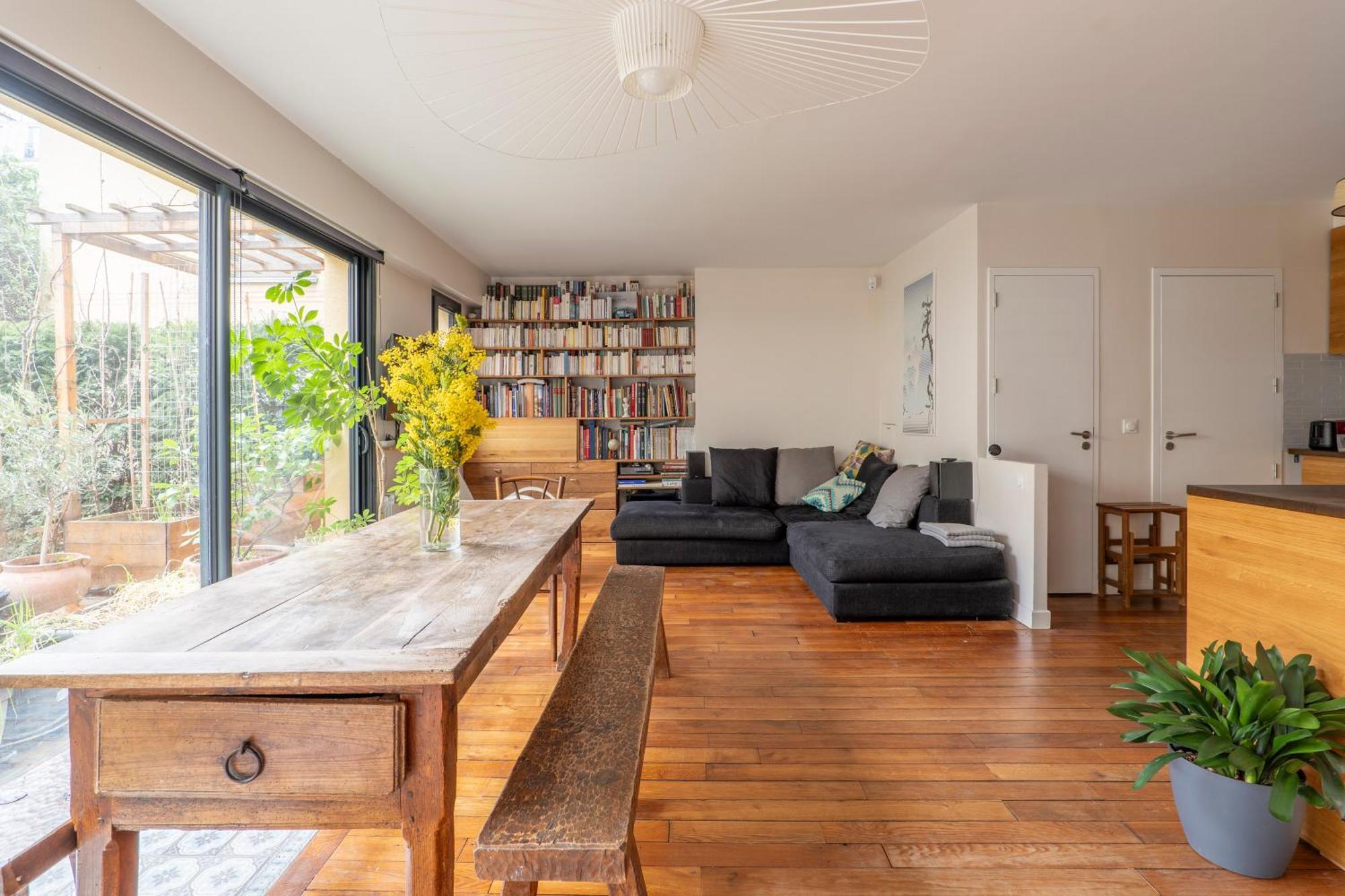 Veeve - Wooden Warmth Apartment