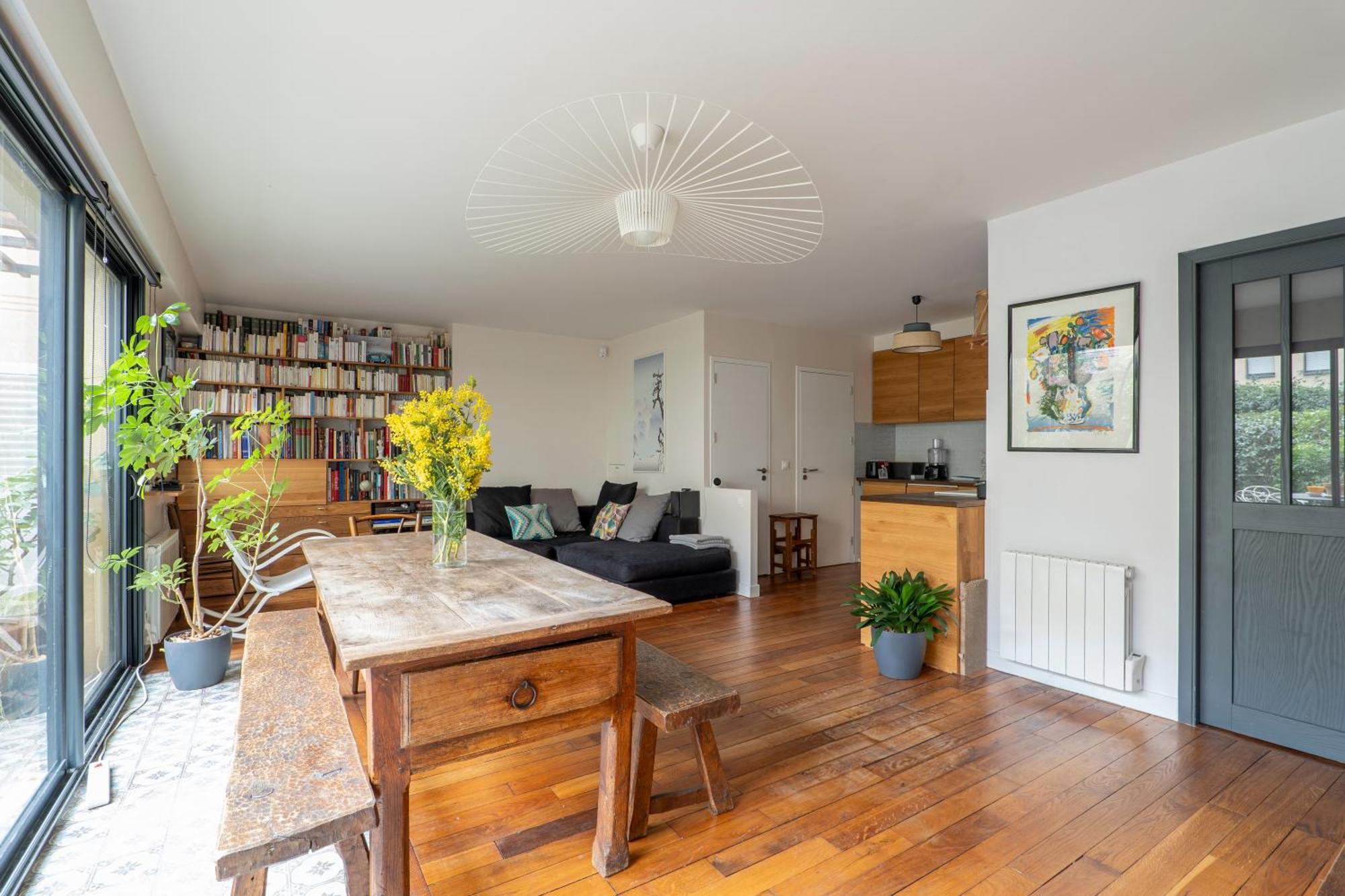 Veeve - Wooden Warmth Apartment *