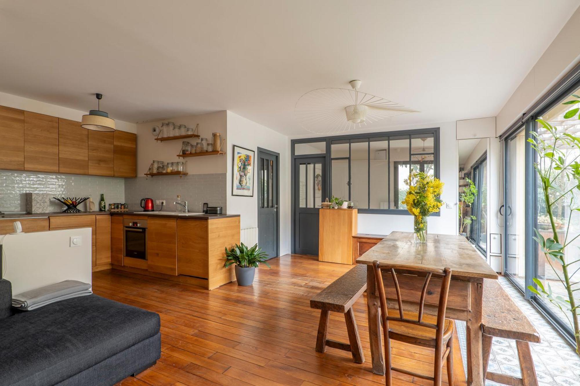 Veeve - Wooden Warmth Apartment Paris
