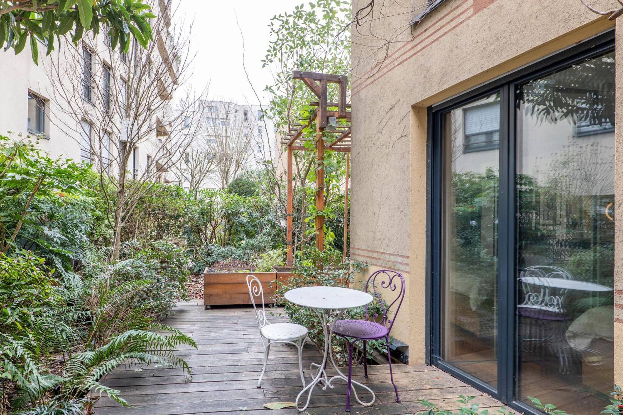 Veeve - Wooden Warmth Paris