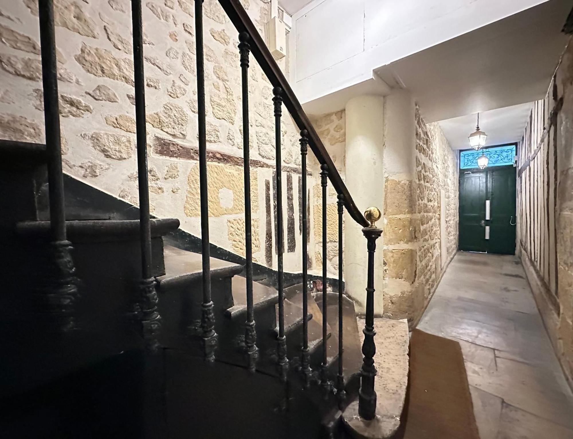 Apartment Spacious In Saint-germain-des-pres Paris