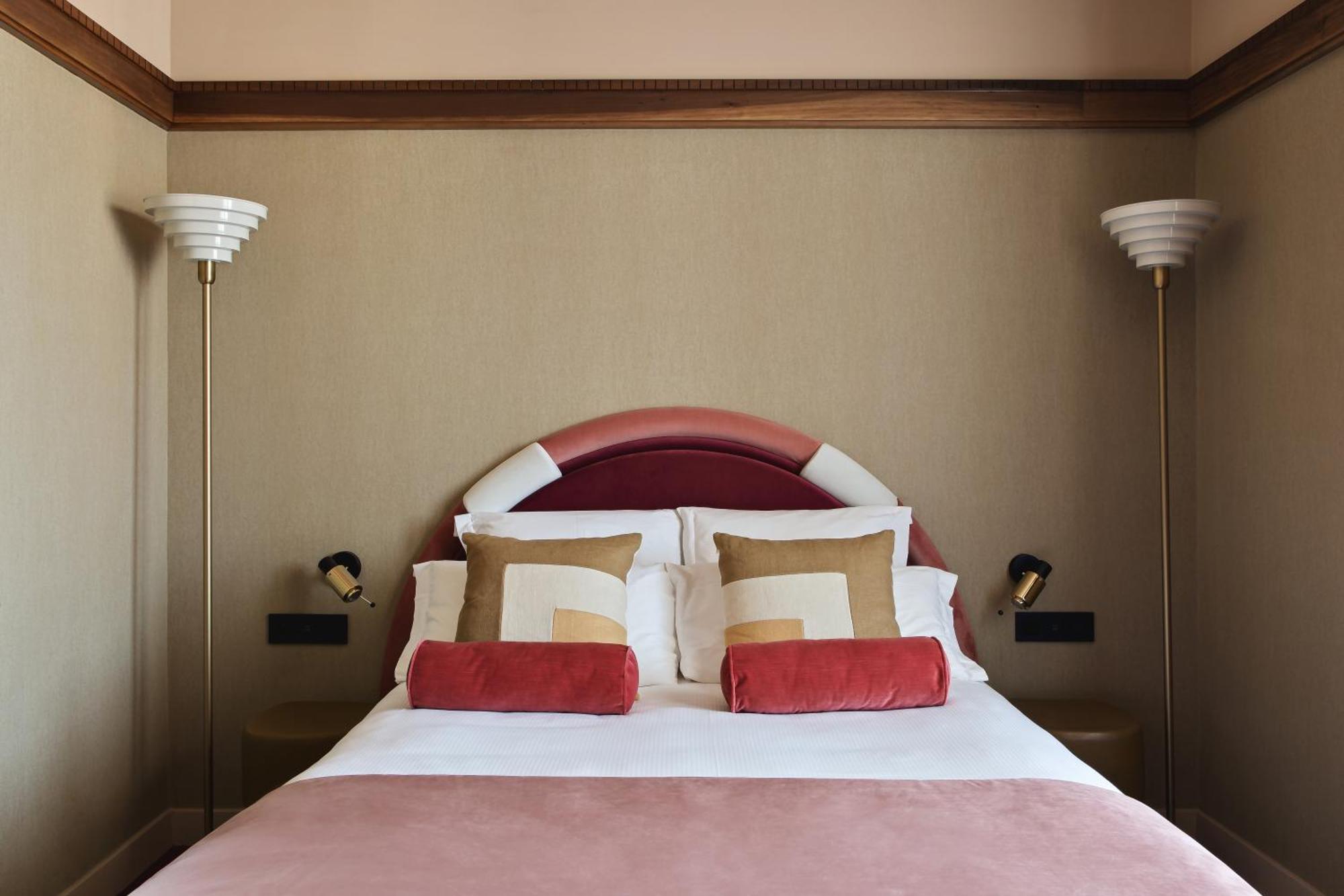 Mercedes 4* Paris