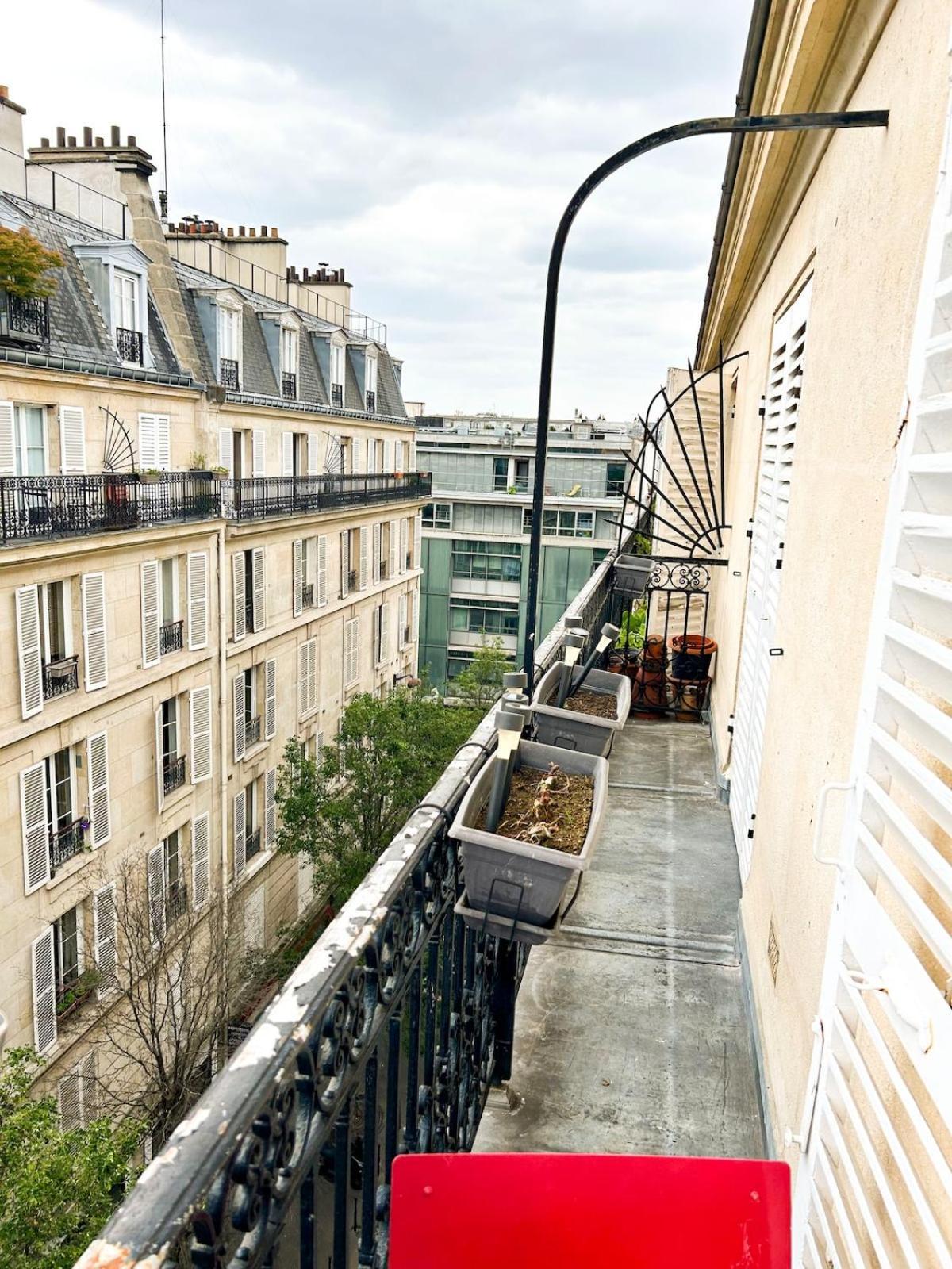 Bastille Hideaway Apartment *