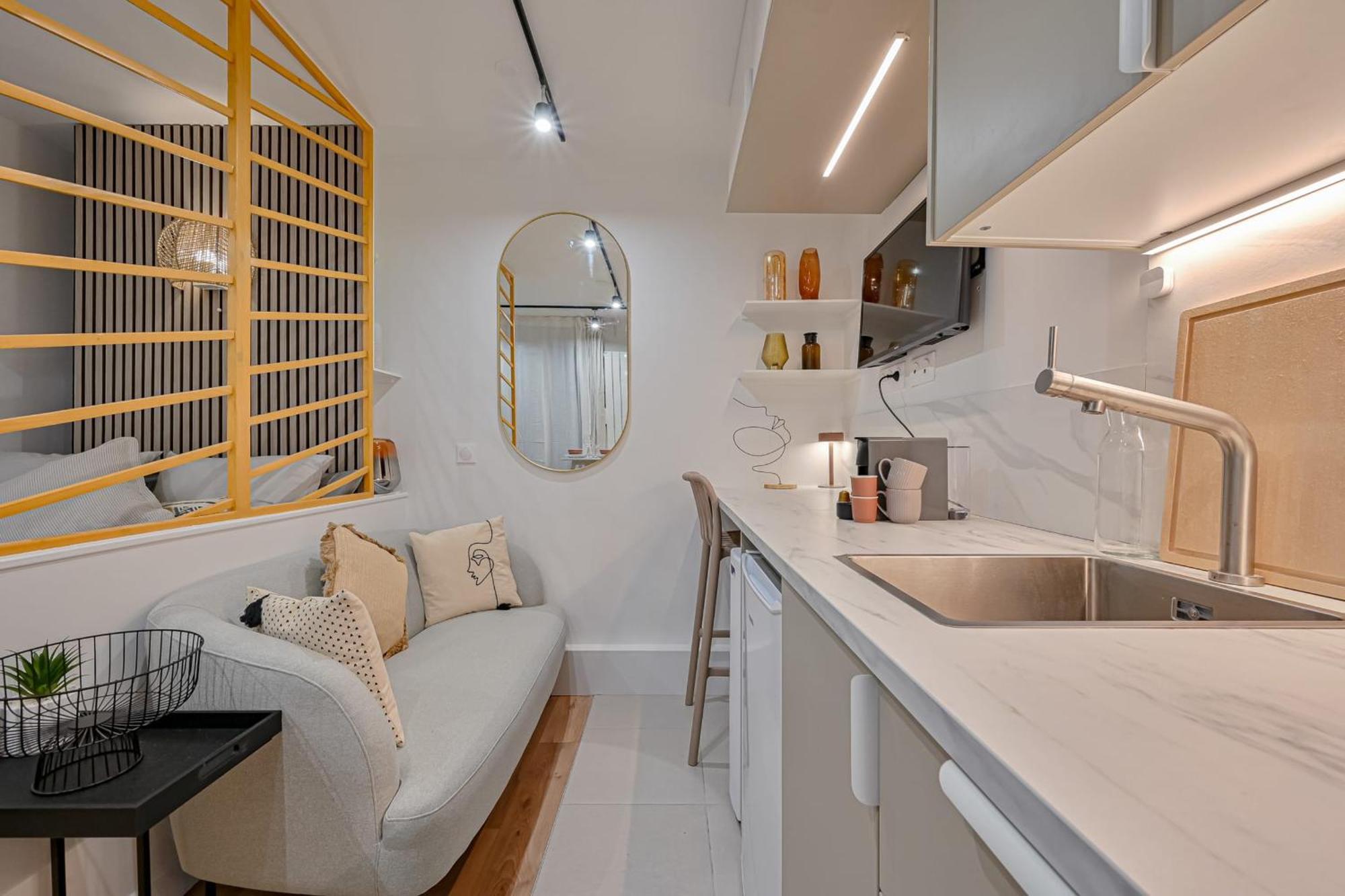 Flexliving - - 43 - 1 *