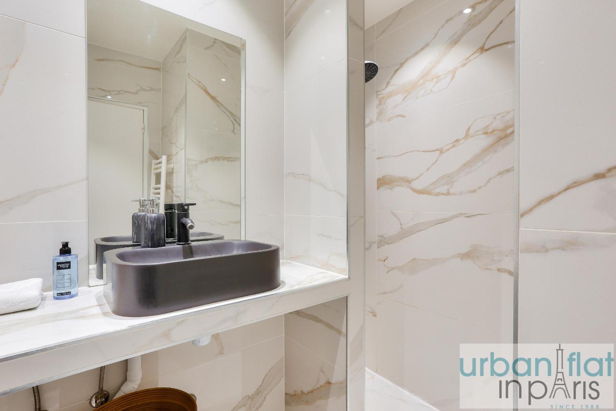 Urban Flat 96 - 1 Bedroom Aboukir Apartment Paris