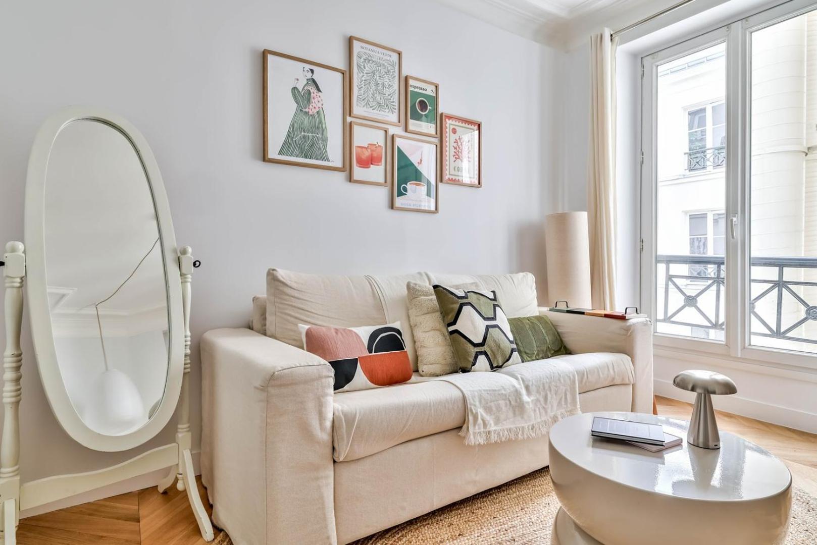 A Pied : Folies Bergere Et Grands Boulevards *