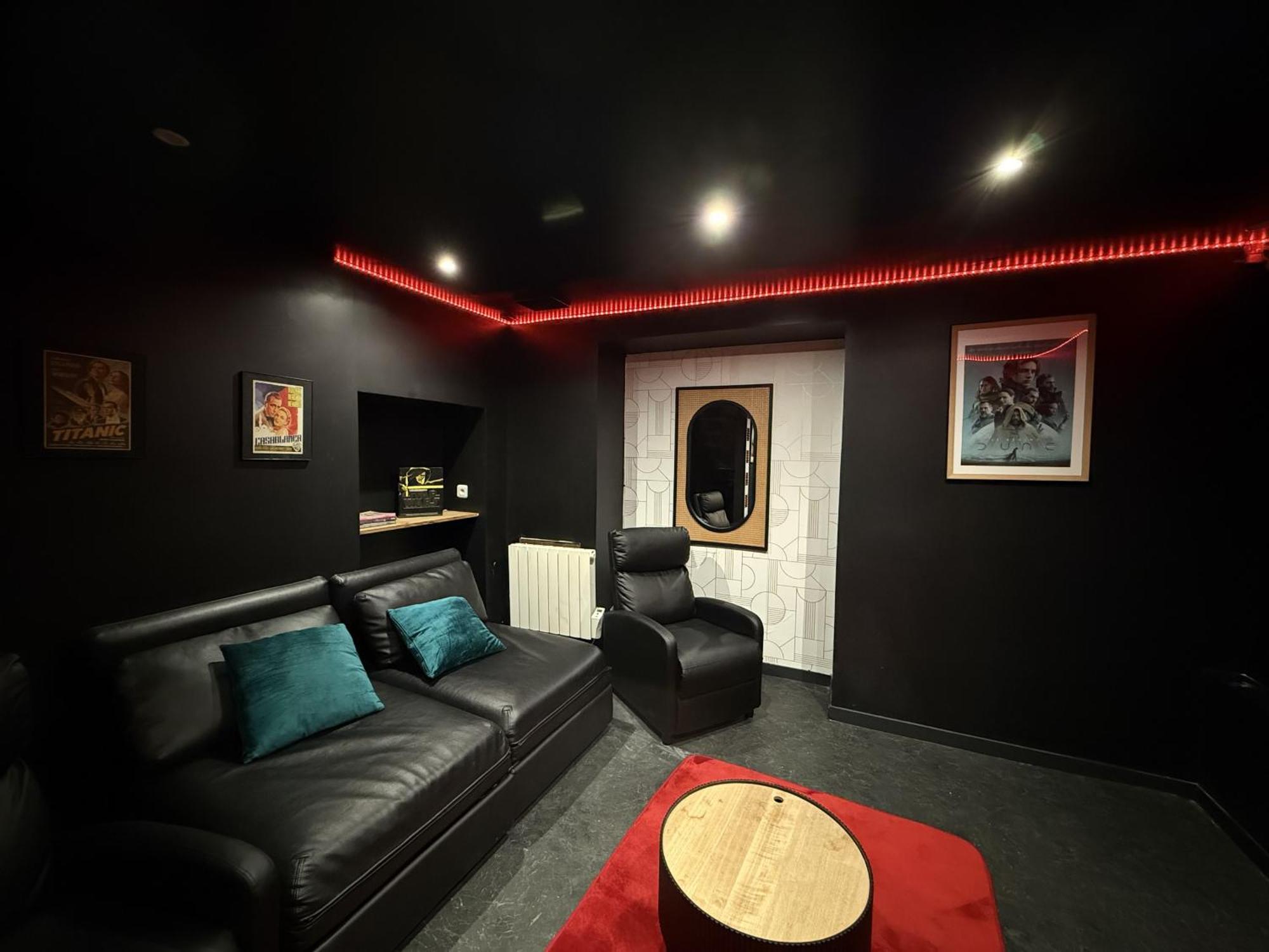 Apartment 80 - Cinema Sebastopol