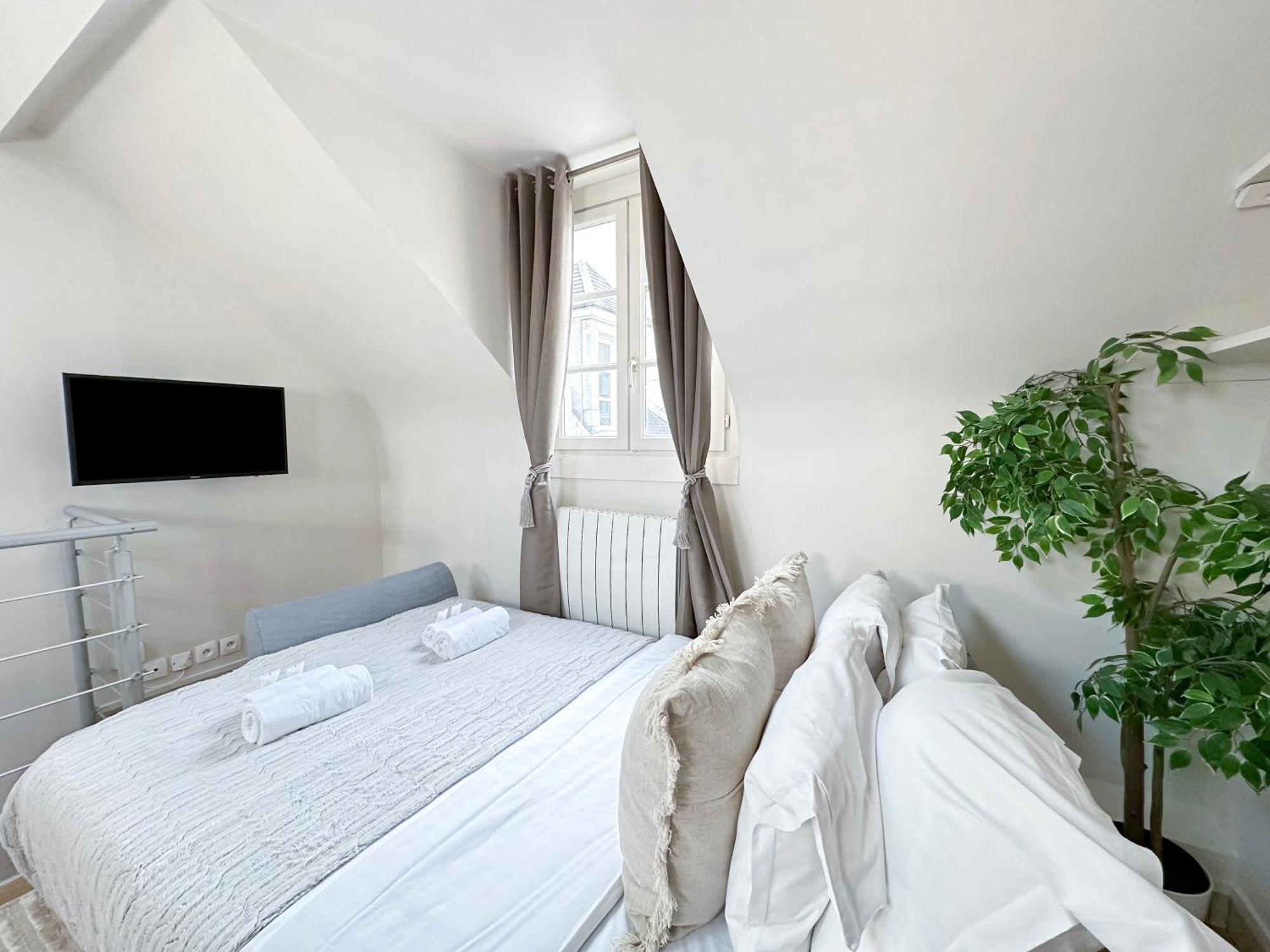 Saint Germain Des Prés - Amazing Duplex - 2066 Paris