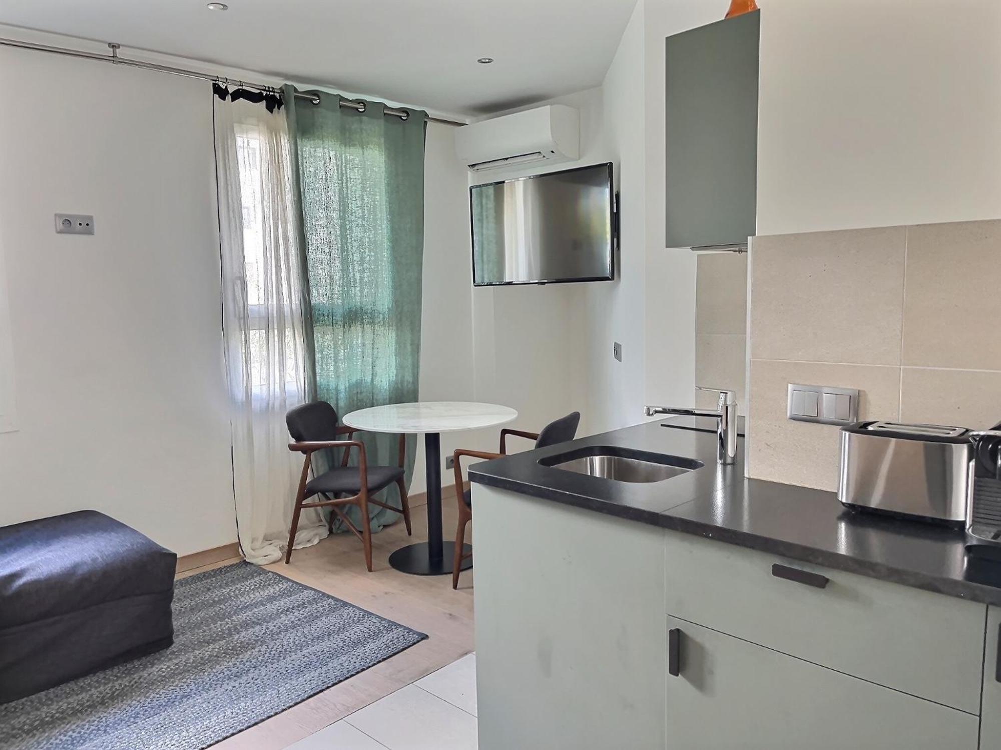 Apartment Parisian L Montmartre Paris