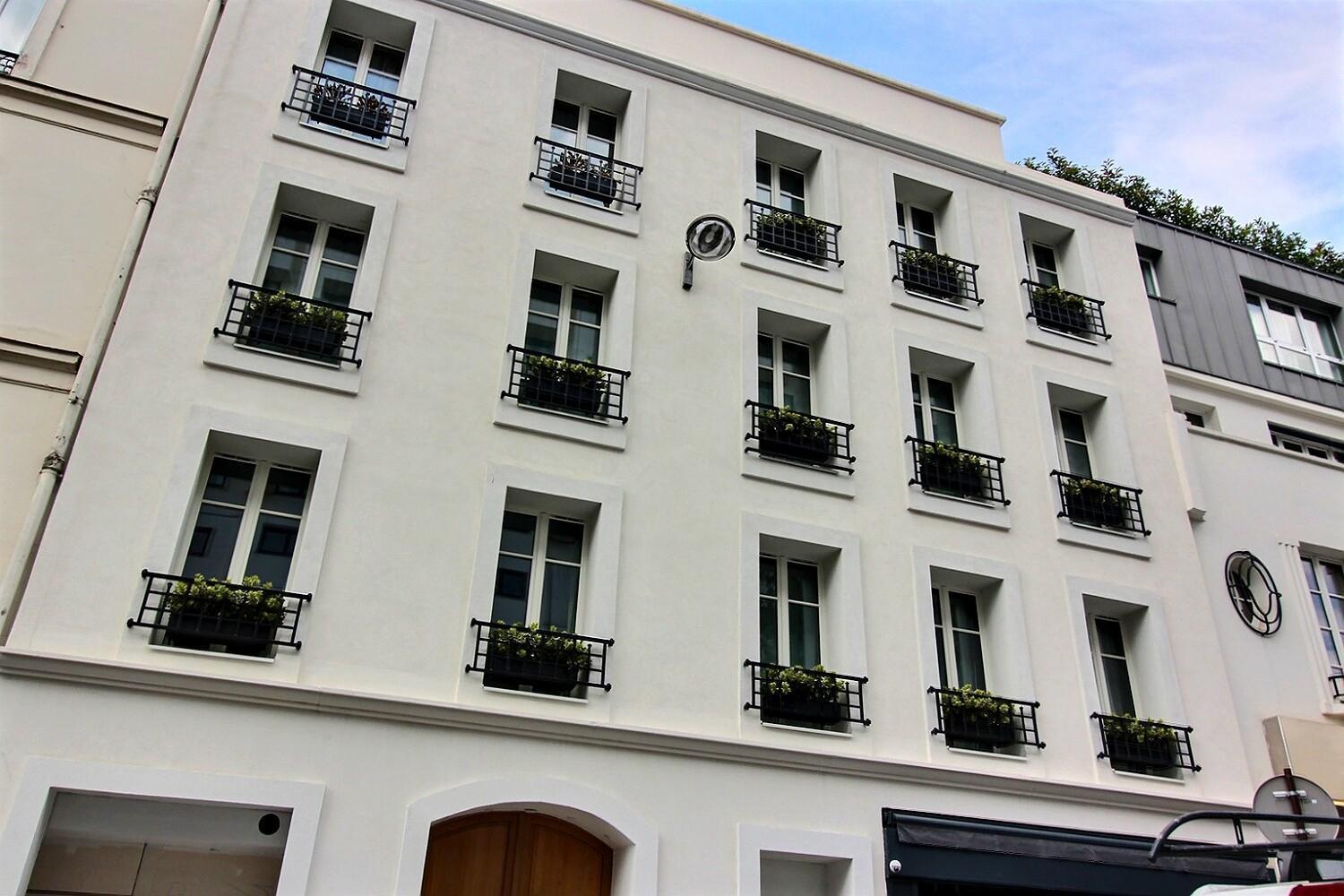 Parisian L Montmartre *