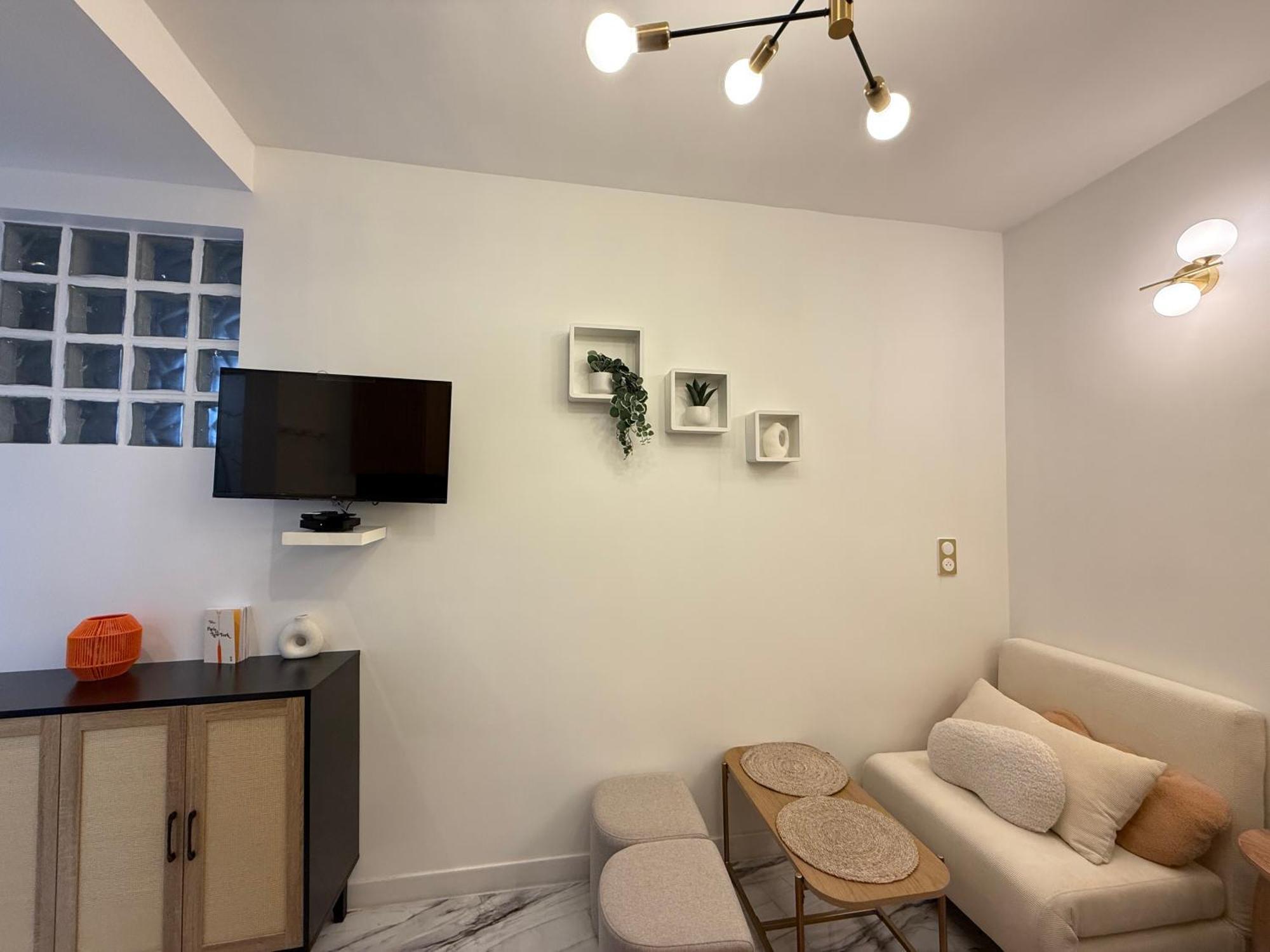 Apartment Charming Getaway In Le Marais - Oberkampf Working & Living Paris
