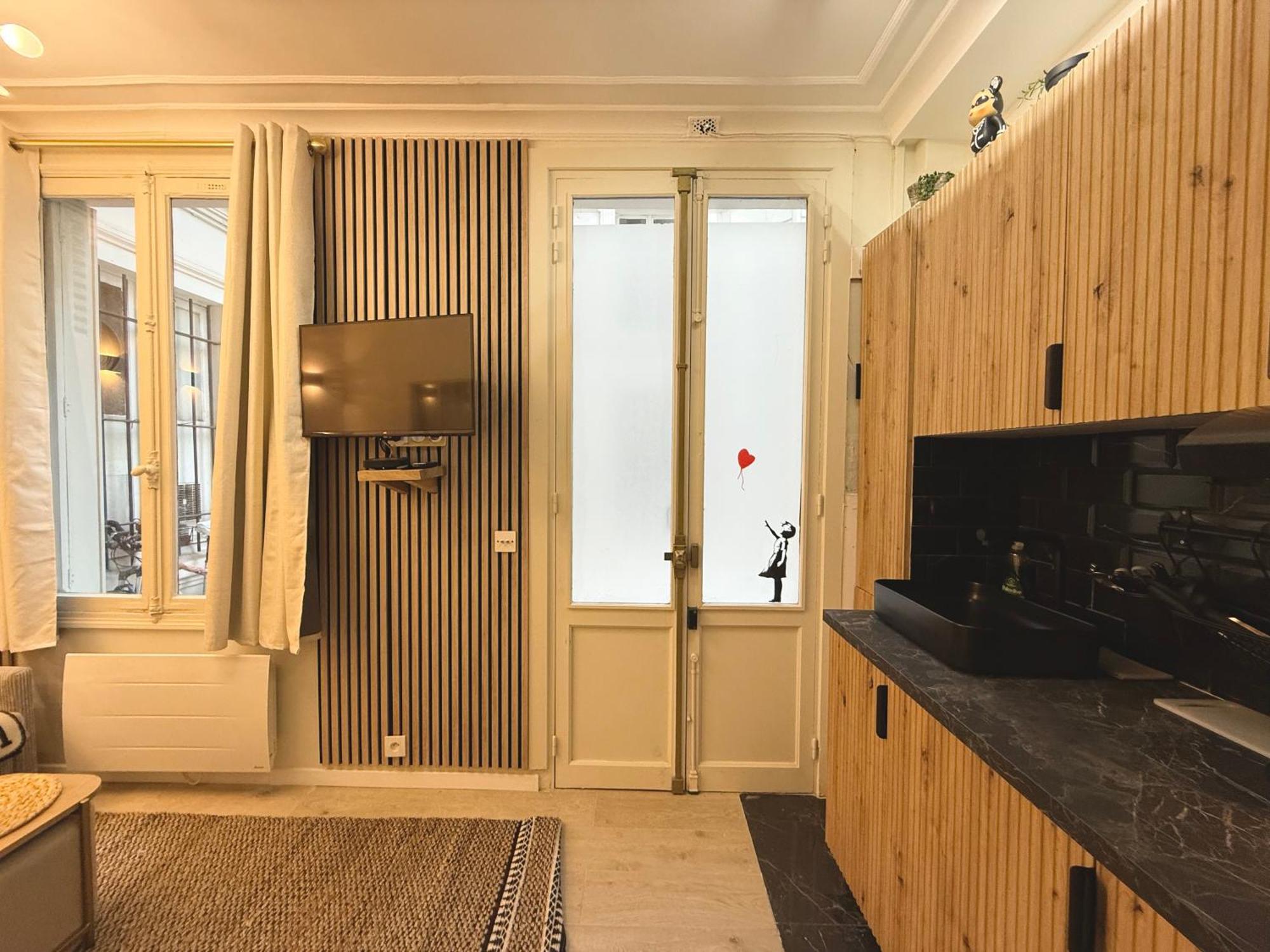 Charming Getaway In Le Marais - Oberkampf Working & Living Apartment *