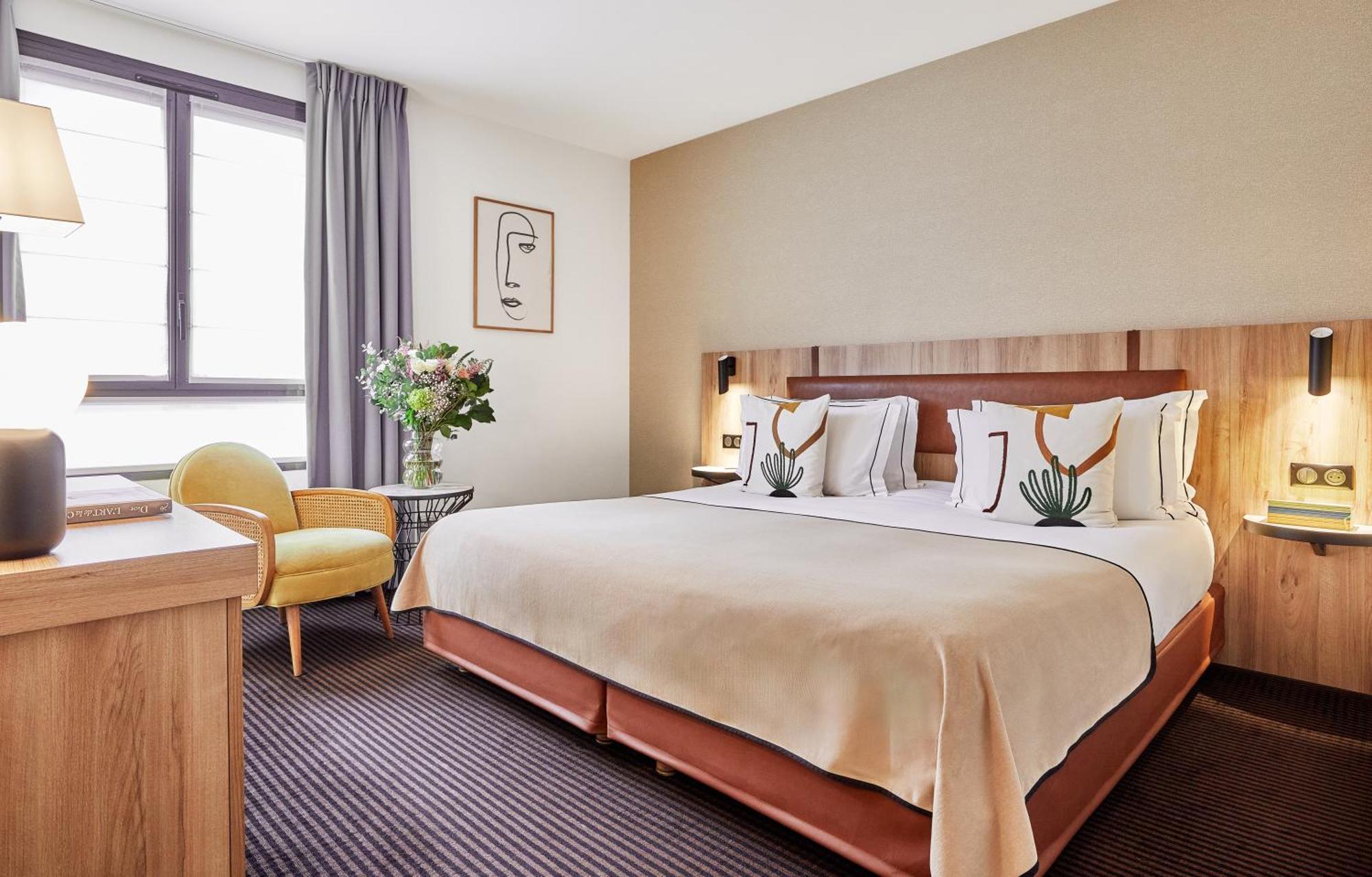 Hotel Plaza Tour Eiffel 4*