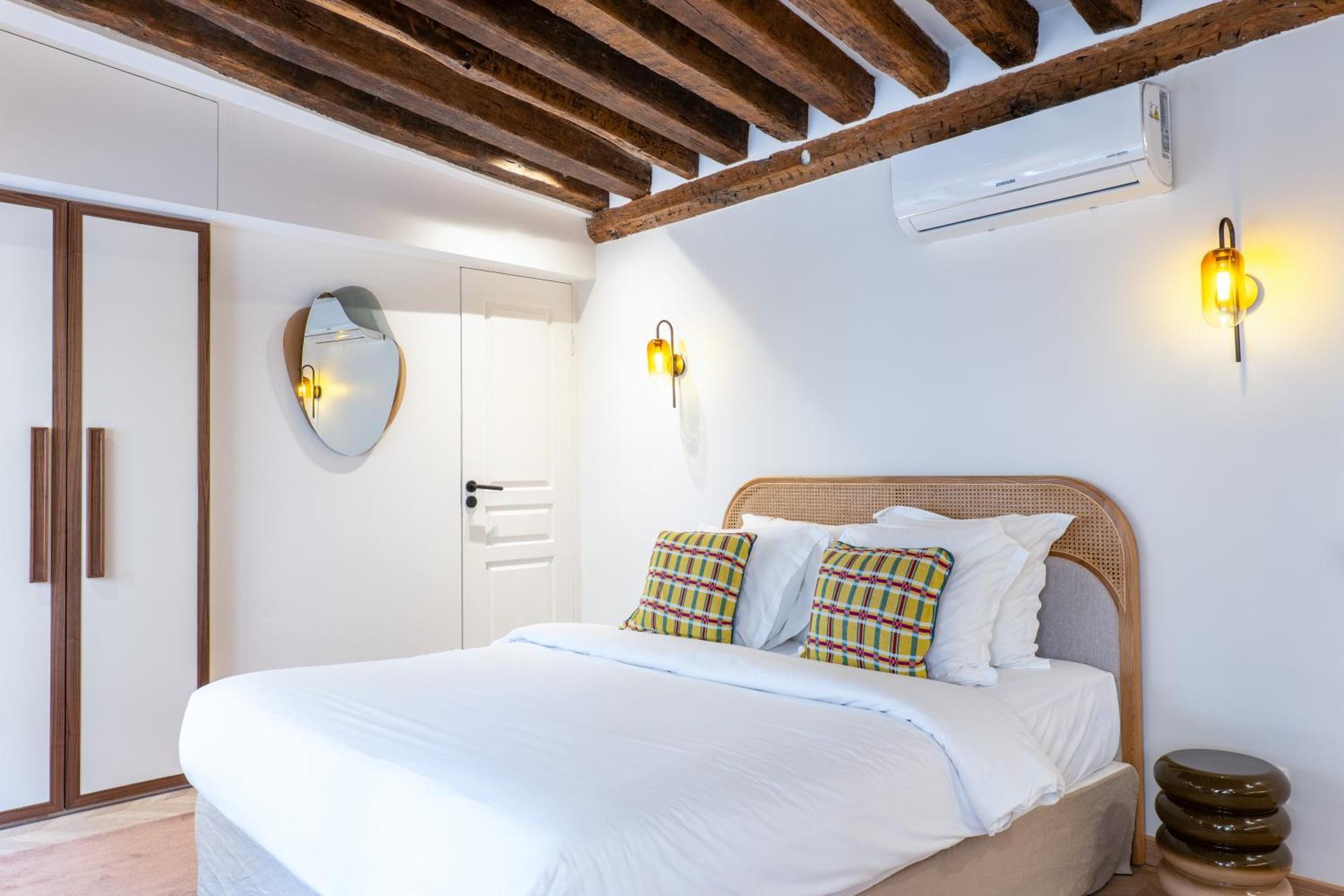 Holidaysinparis - Bourg Tibourg Apartment *