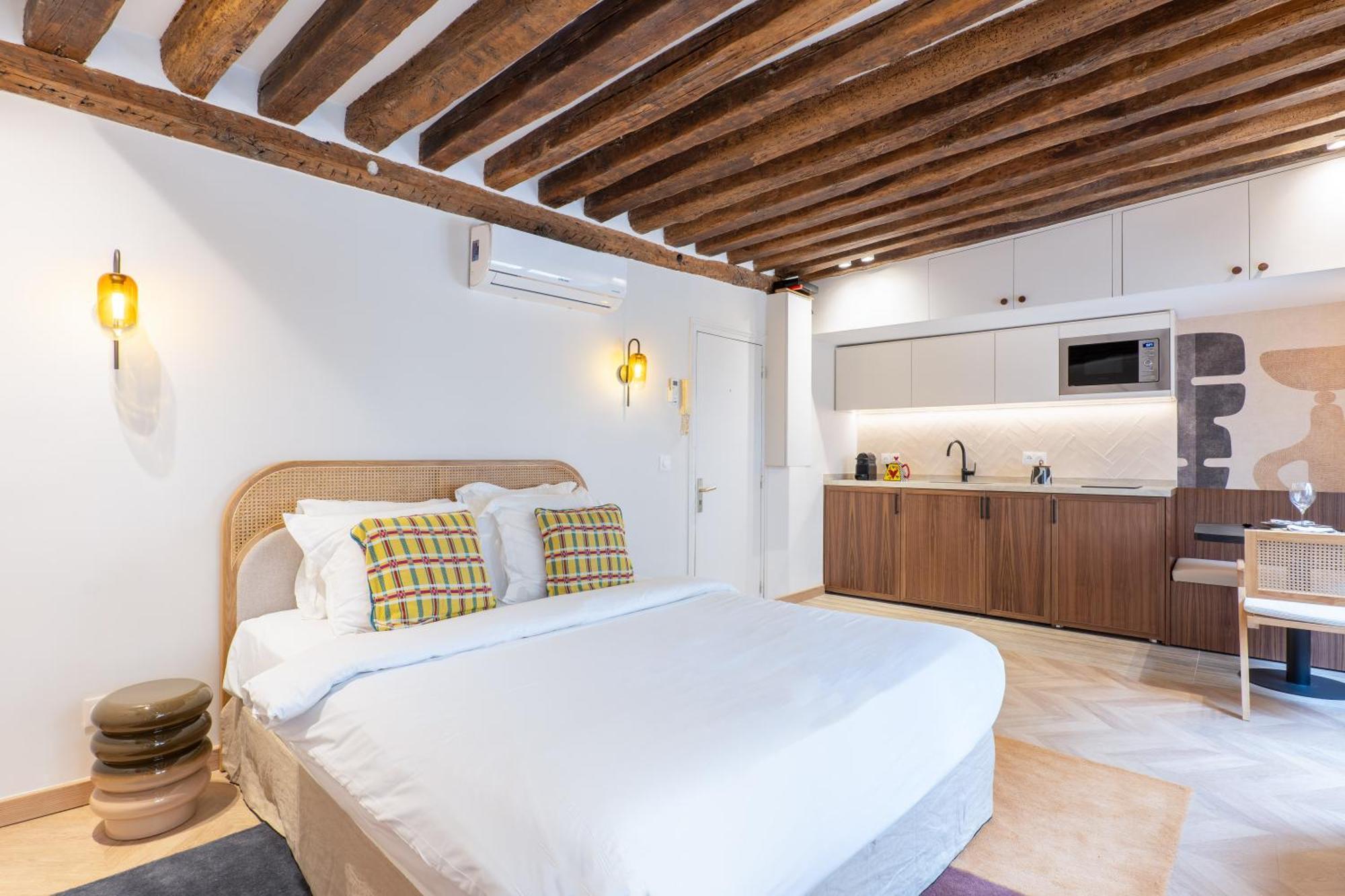 Holidaysinparis - Bourg Tibourg * Paris