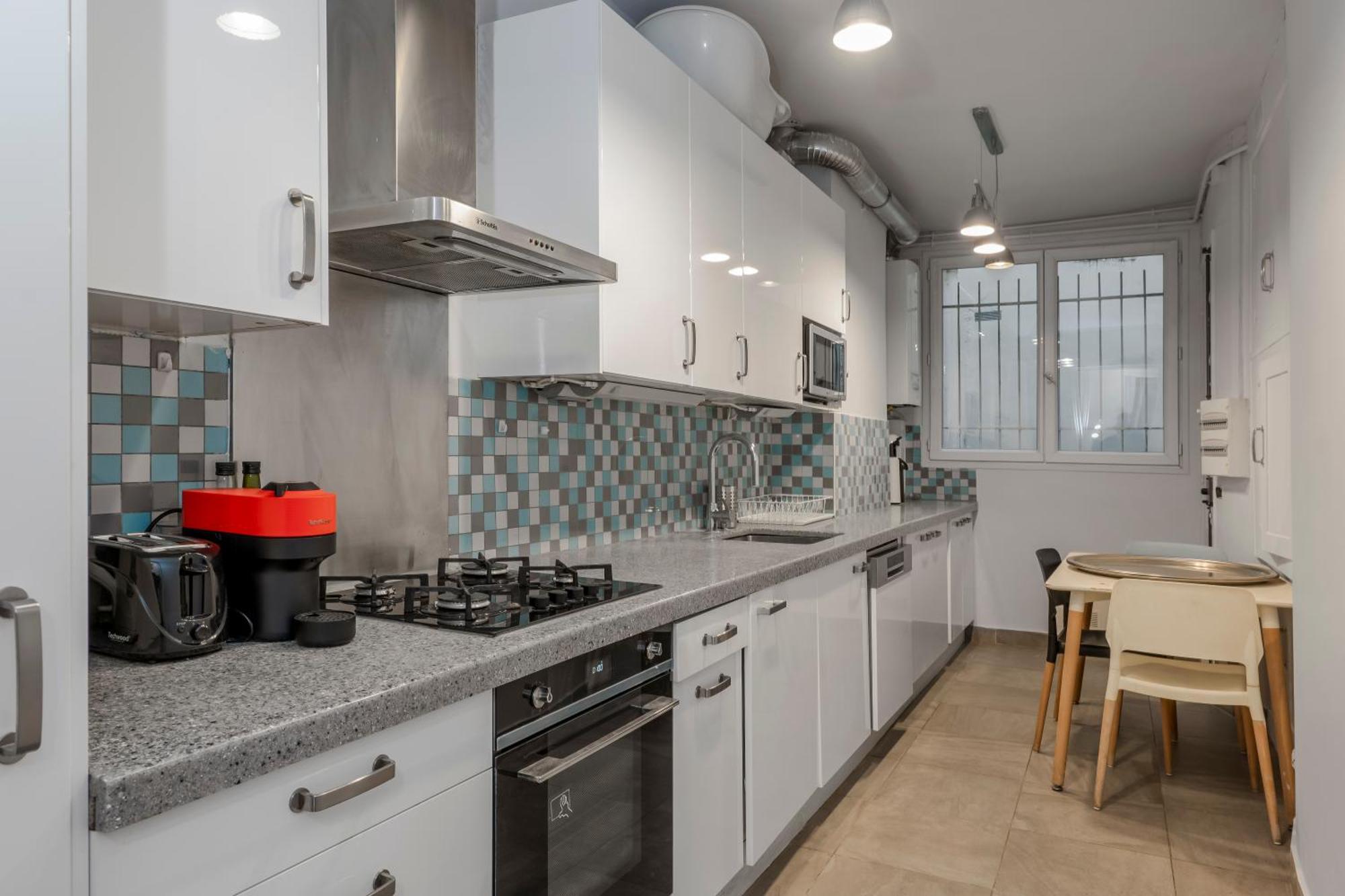 Apartment 4 Bedroom Avenue Kleber