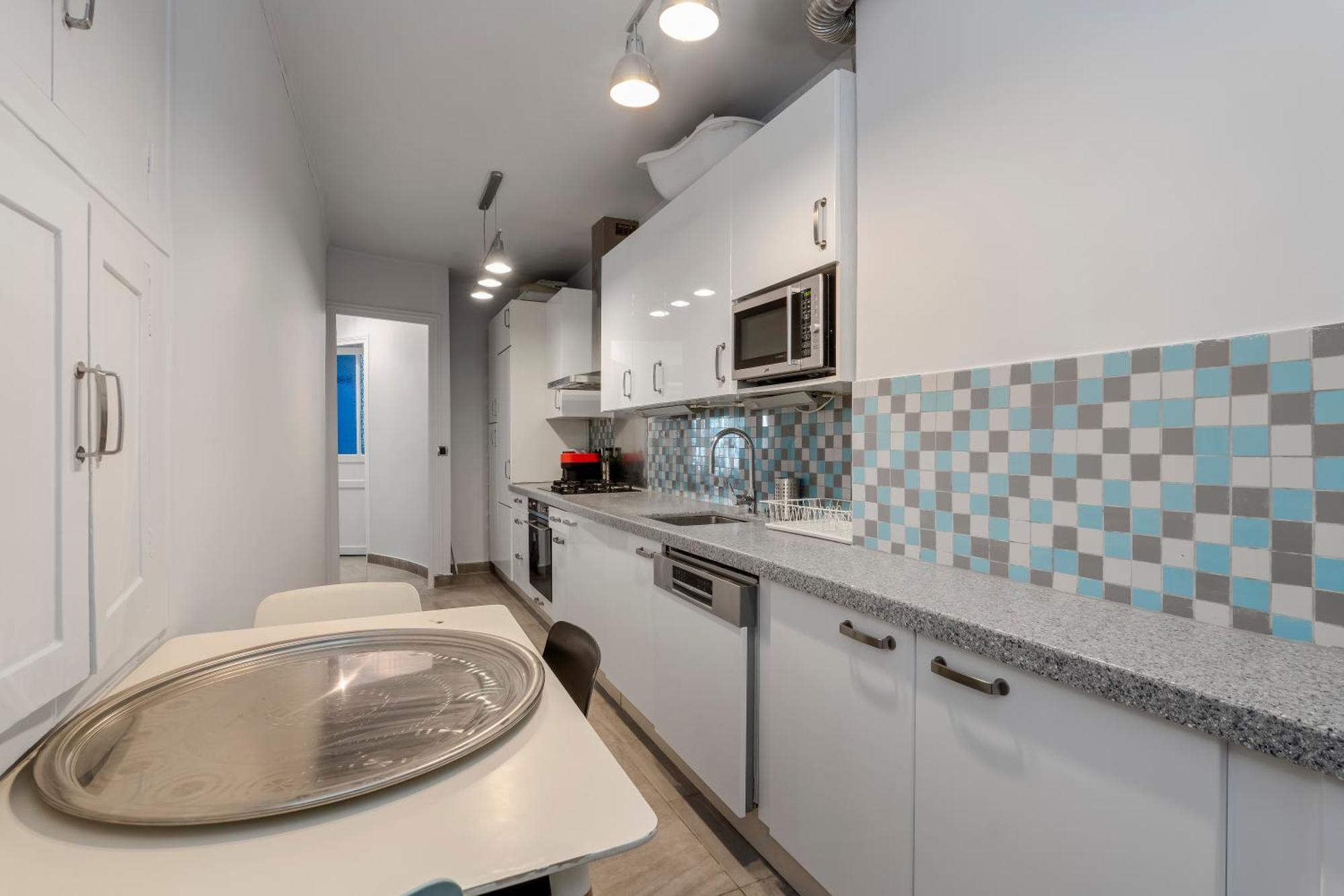 Apartment 4 Bedroom Avenue Kleber