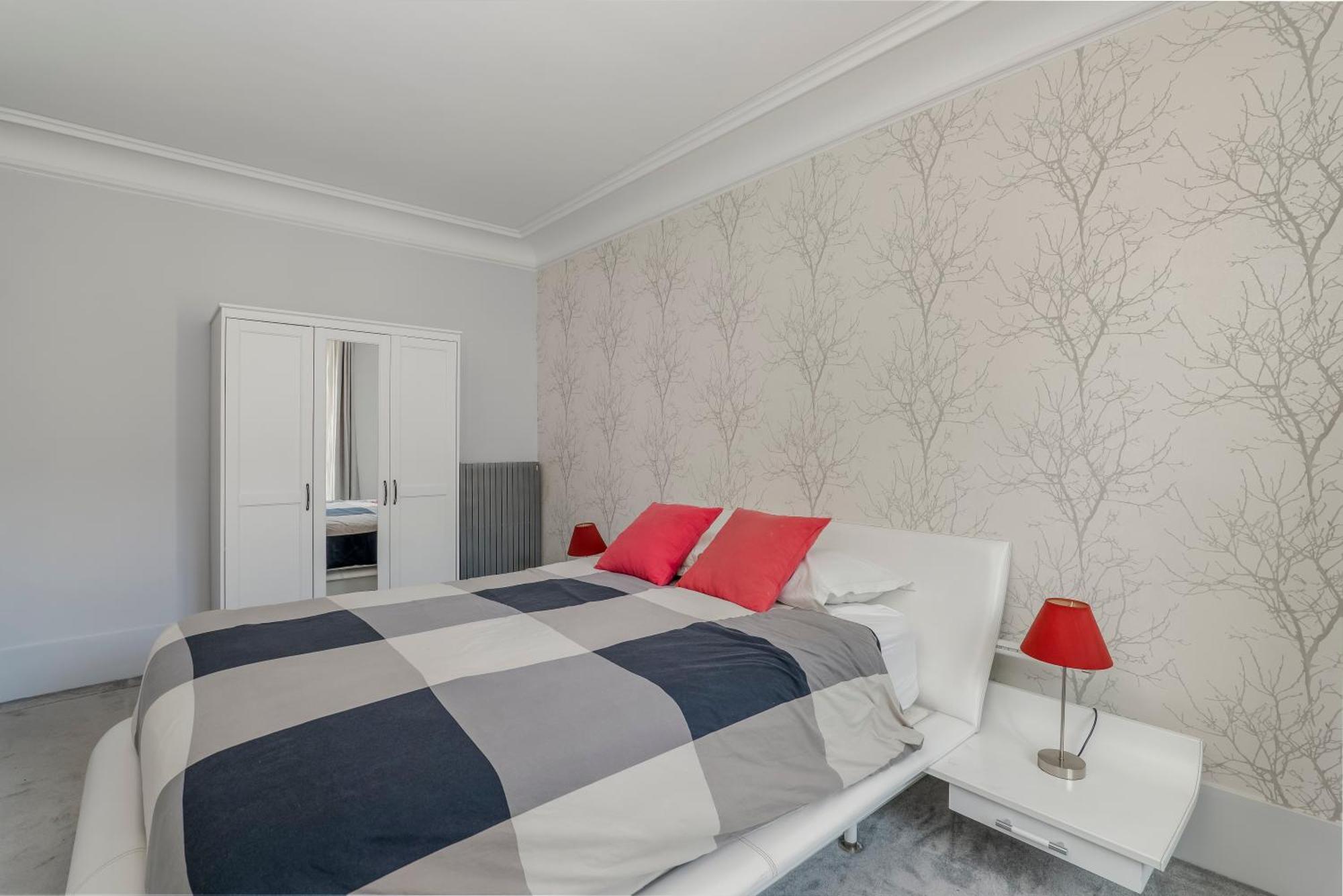 Apartment 4 Bedroom Avenue Kleber *