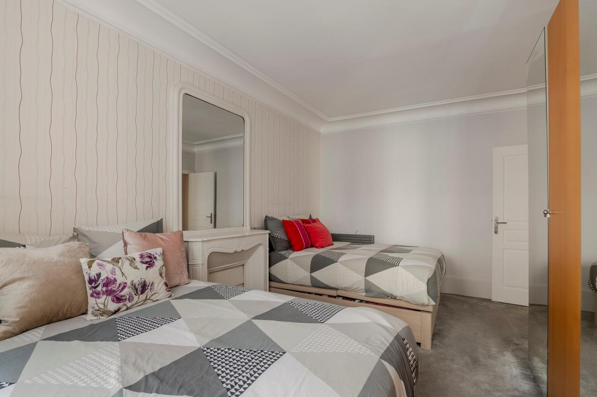 4 Bedroom Avenue Kleber * Paris