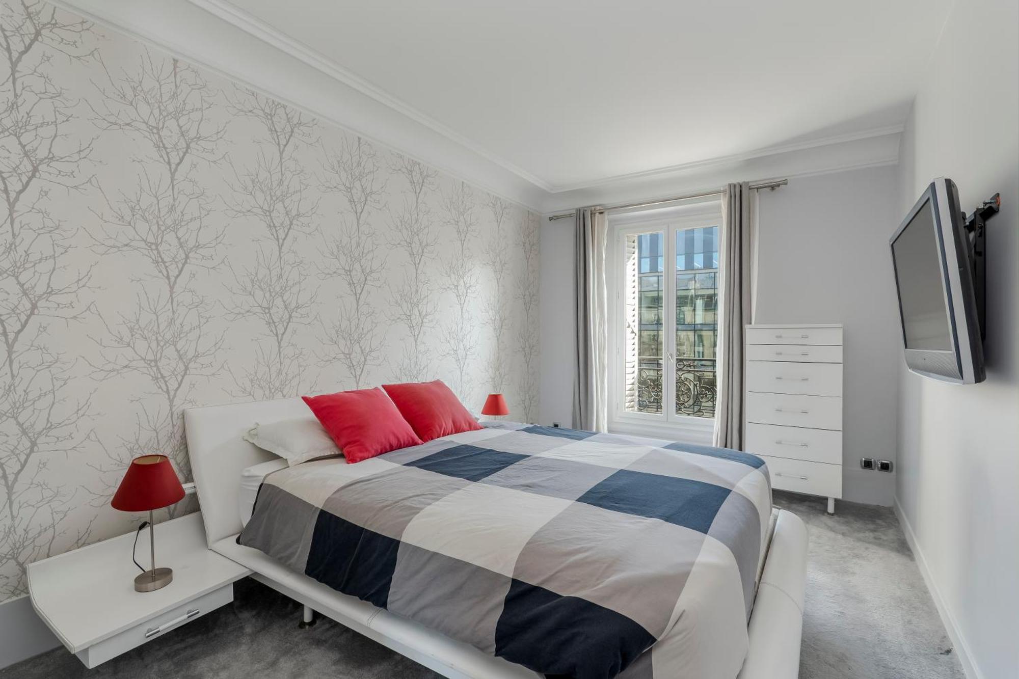 Apartment 4 Bedroom Avenue Kleber