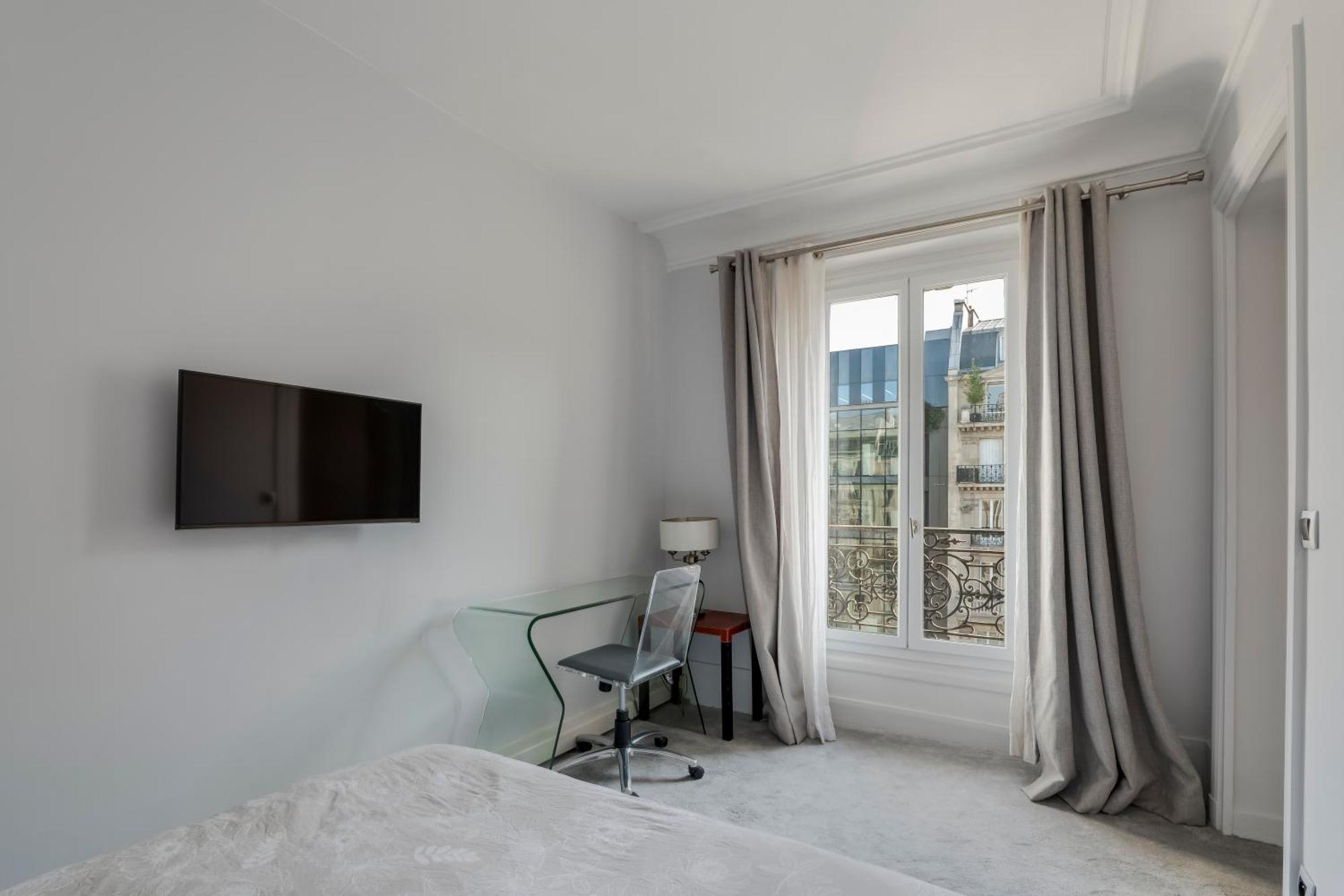 Apartment 4 Bedroom Avenue Kleber