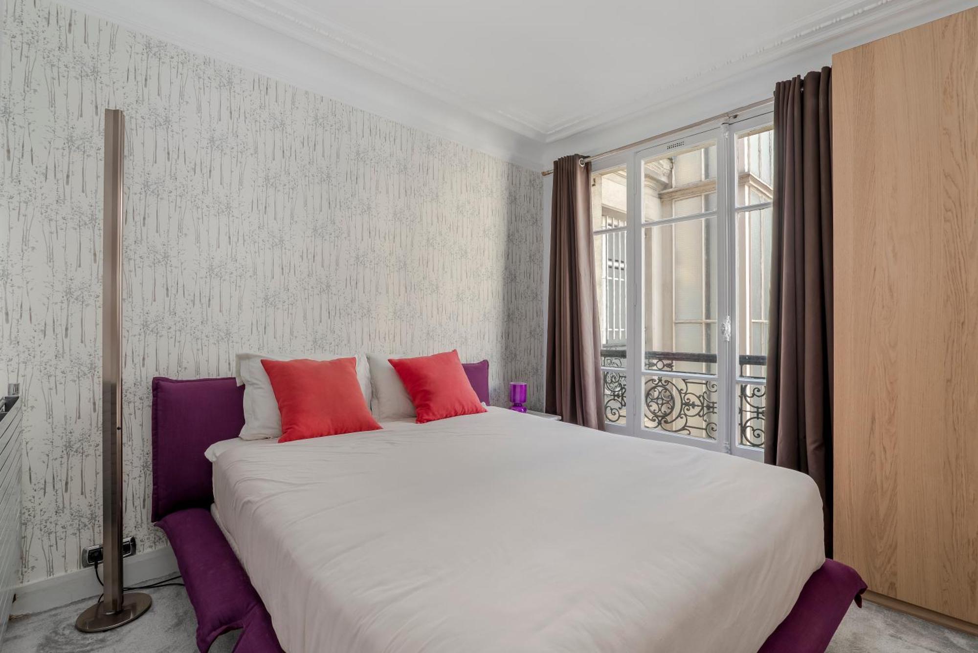 4 Bedroom Avenue Kleber Apartment *