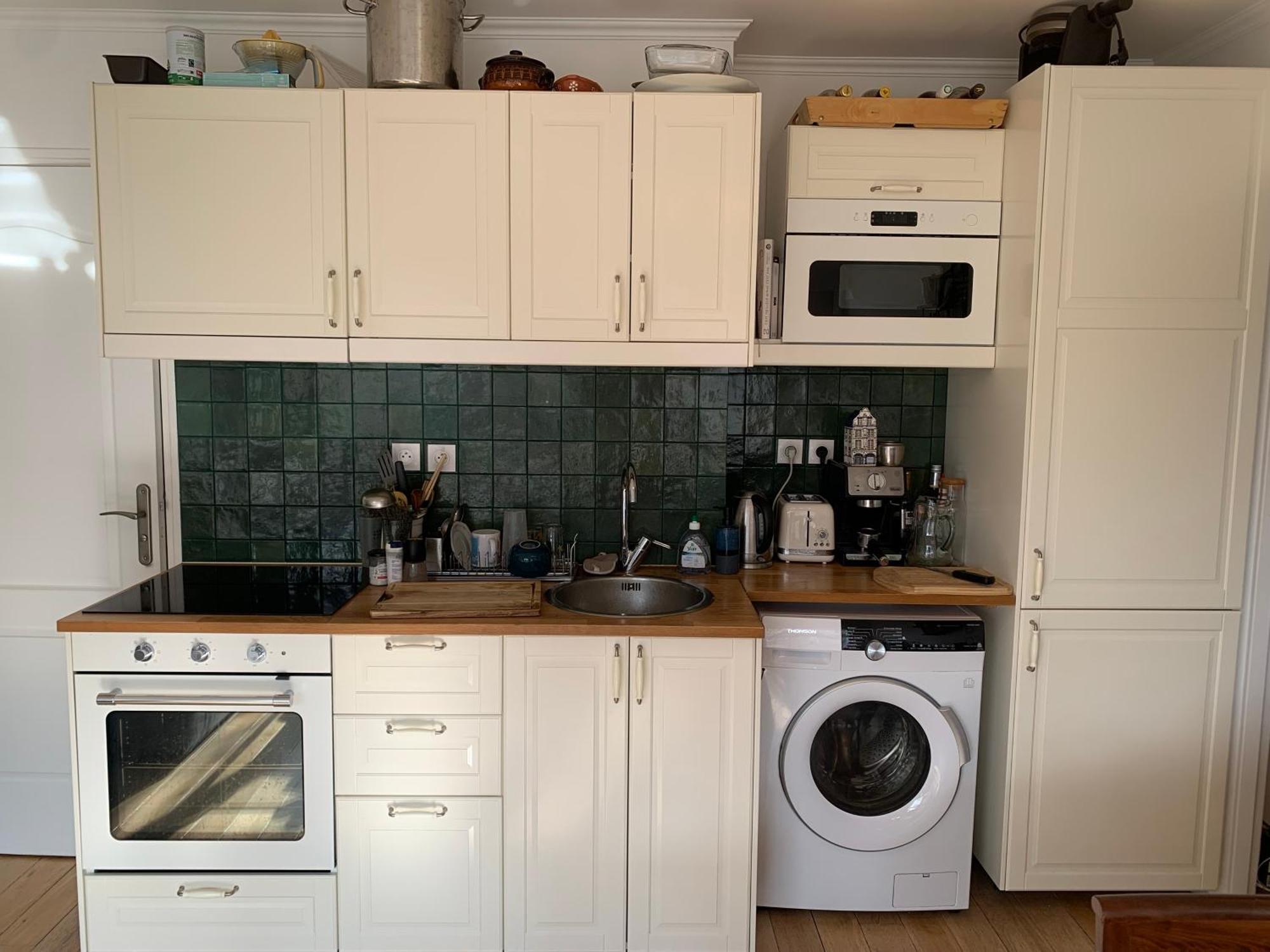 Sunny Escape In Belleville Apartment