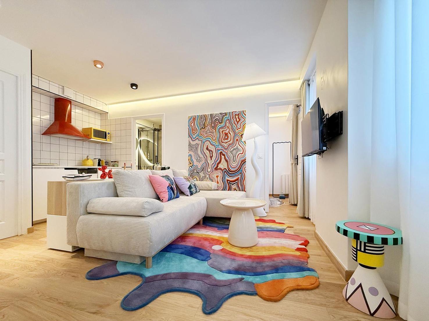 Pop Art & Vibrant Parisian Flat *