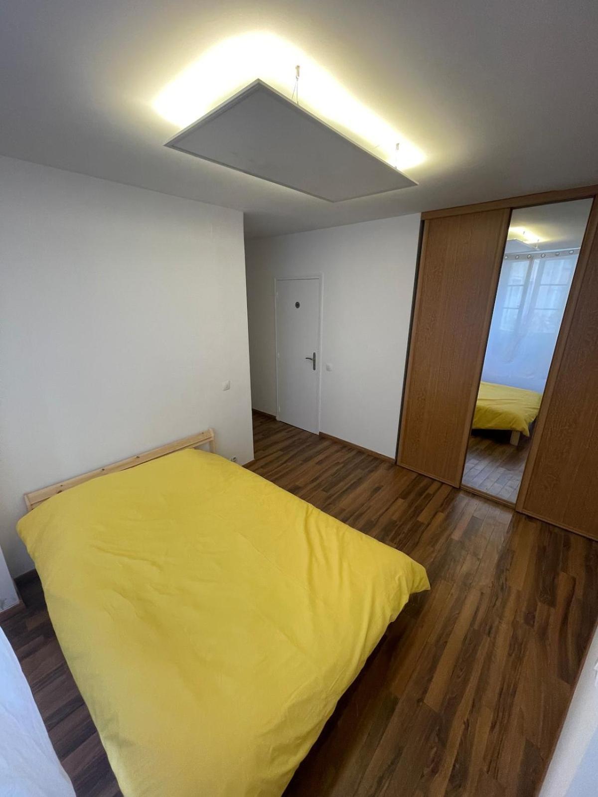 Apartment Seemingly Well Placed 100m 2 Paris