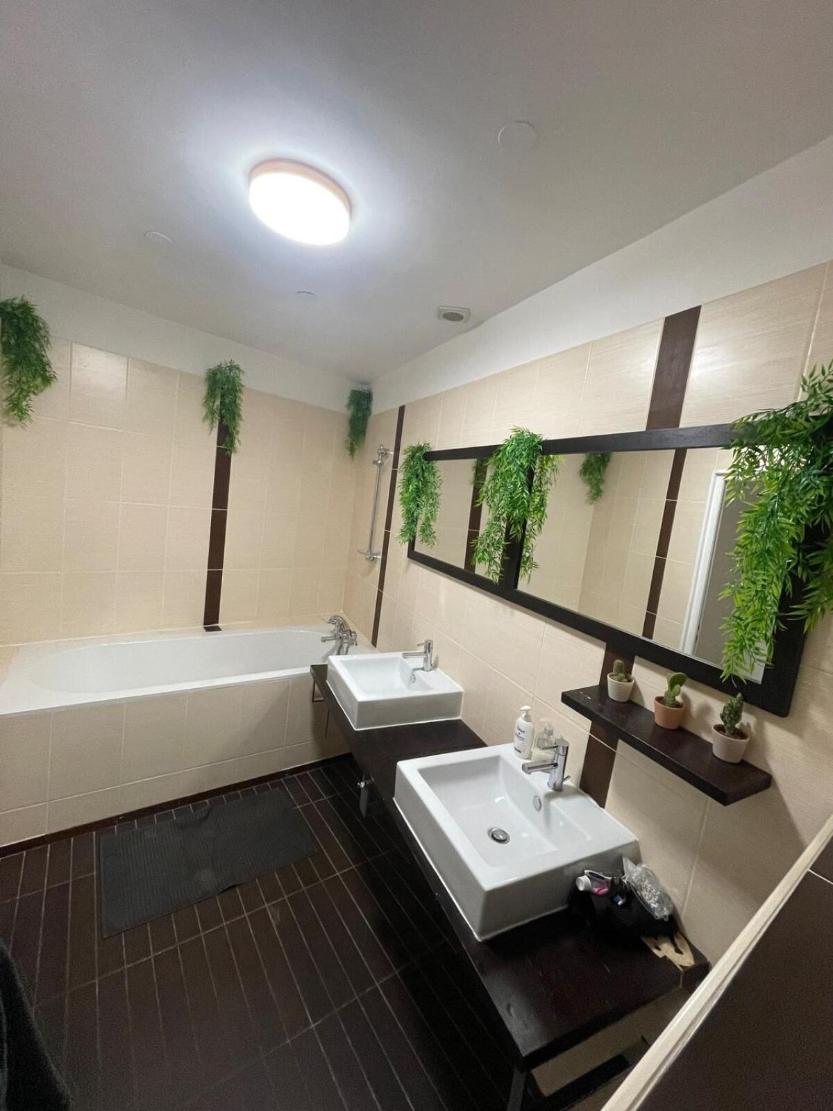 Seemingly Well Placed 100m 2 Apartment