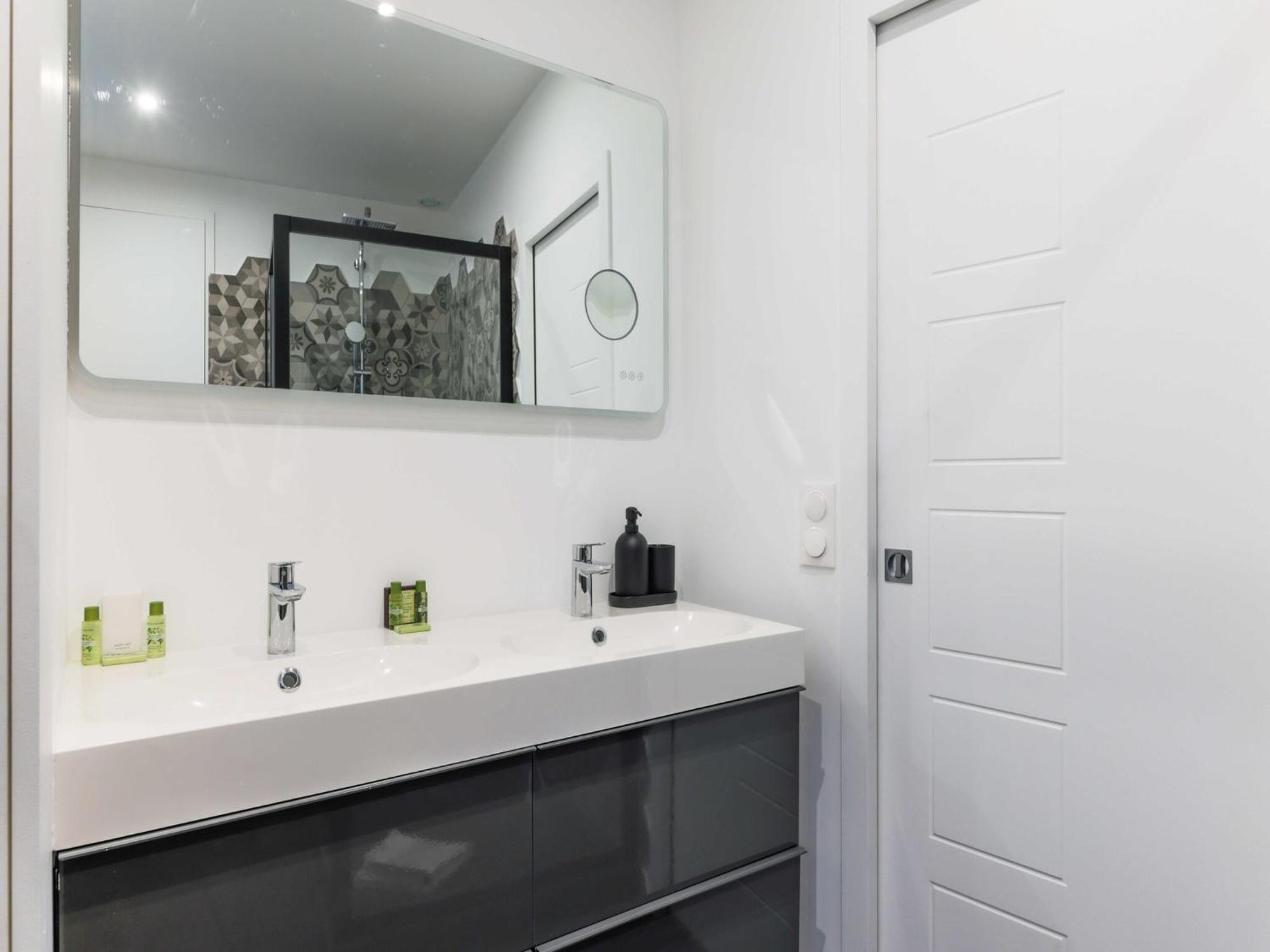 Magnificent - 4br 10p - Arc De Triomphe Apartment