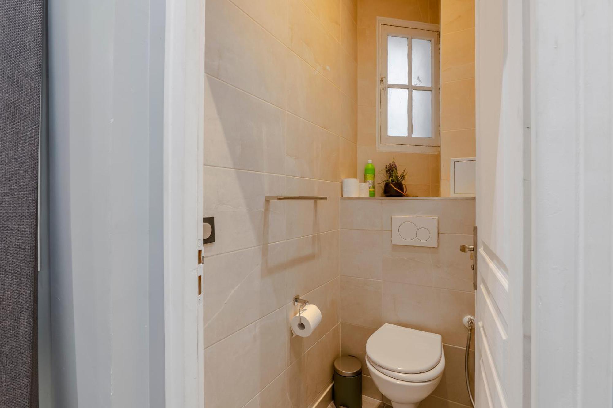 4 Bedroom Opposite The Eiffel Tower Apartment *