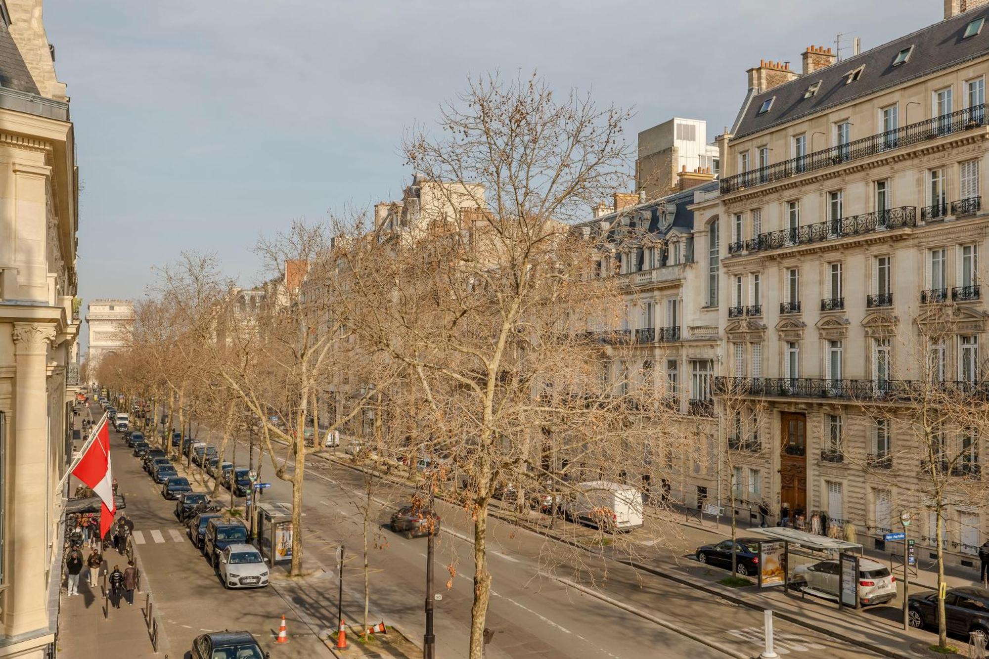 4 Bedroom Opposite The Eiffel Tower Apartment *